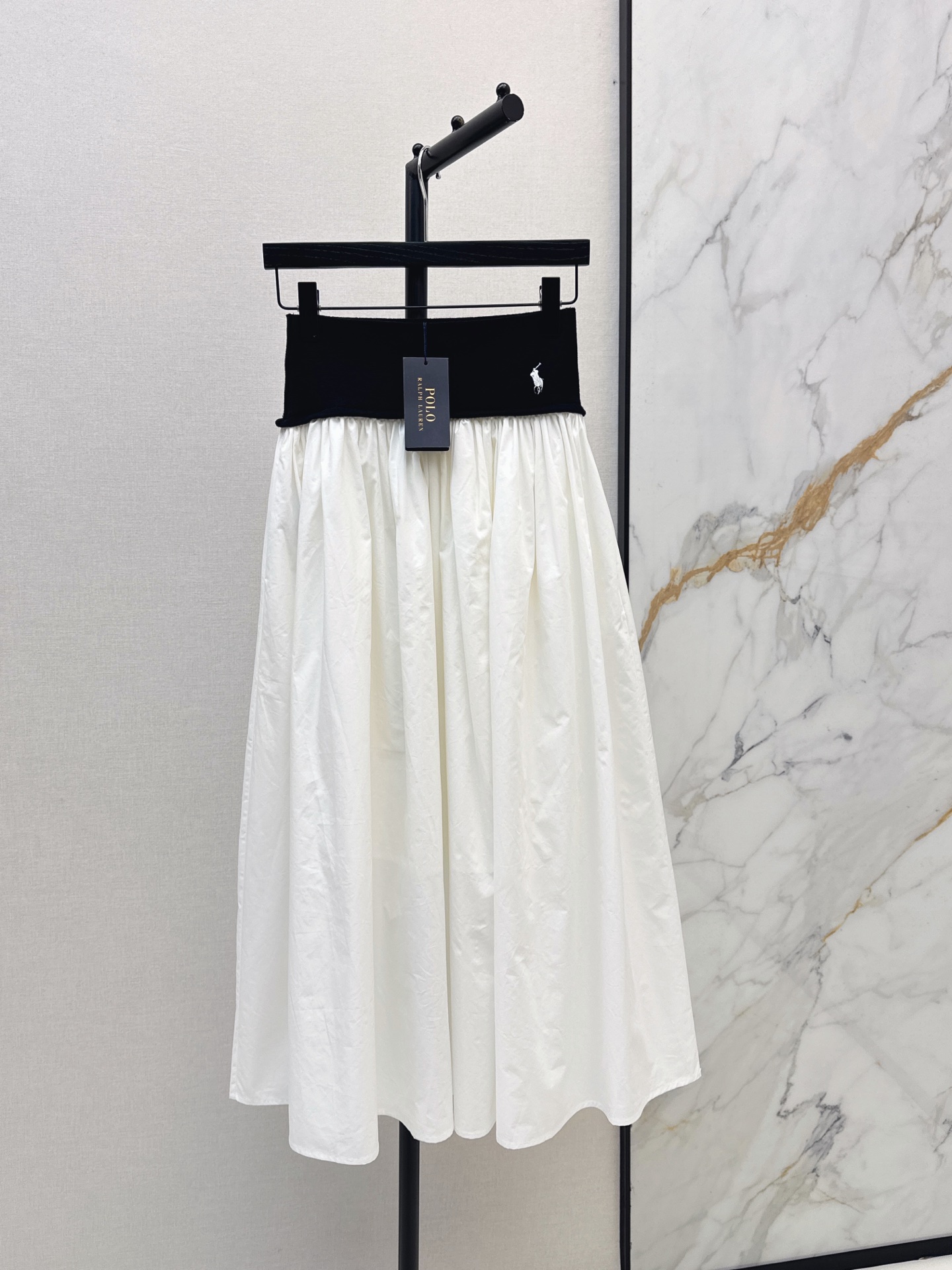 NO:950061,RL 26Ss————The latest pony embroidered girdle splicing skirt in spring and summer. Recommended god-level skirt. Very popular. Elastic thread splicing cotton design. It has a girdle design. It perfectly modifies the waist shape. The upper body is like a super model leg. It is very tall. It is excellent no matter what it is matched with. The skirt is very large. It is three-dimensional and stylish. It is super fashionable. Two-color sml,,skirts,19860909RL 26Ss————春夏最新款小马刺绣腰封拼接半裙 神级半裙推荐 超高人气 松紧螺纹拼接棉质设计 有种腰封设计感 完美的修饰腰型 上身就是超模腿 很显高 无论搭配什么都出色 裙摆用量很足 立体有型 超时髦 两色sml,,skirts,,Women's clothing