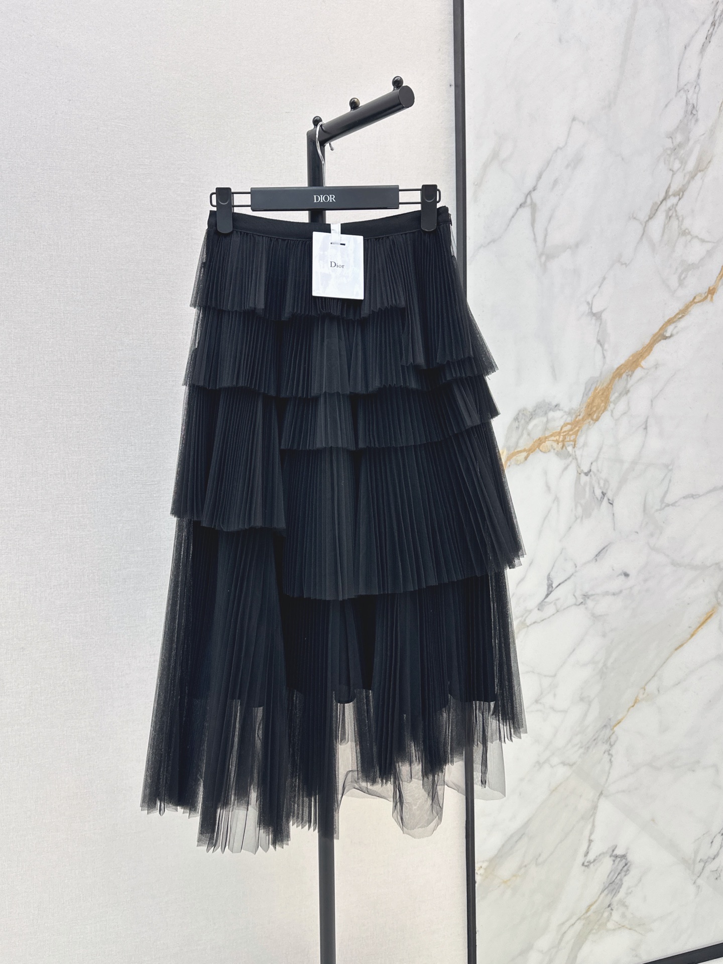 NO:949959,CD 26SS——New early autumn irregular cut voile skirt. Customized accordion pleat craftsmanship is very wide and elegant. Retro palace style upper body is so beautiful that it has no friends. It can be worn with sweet or salty temperament. The fairy-like fluttering cake layered large skirt has an elegant and gorgeous upper body. Little fairies show off. Two-color smlxl,,skirts,19860909CD 26SS———早秋新品不规则剪巴厘纱半裙 定制风琴褶工艺挺阔飘逸 复古宫廷风上身美到没朋友 可甜可盐气质穿搭 仙气飘飘蛋糕层次大裙摆上身自带优雅华丽感 小仙女们秀起来 两色smlxl,,skirts,,Women's clothing
