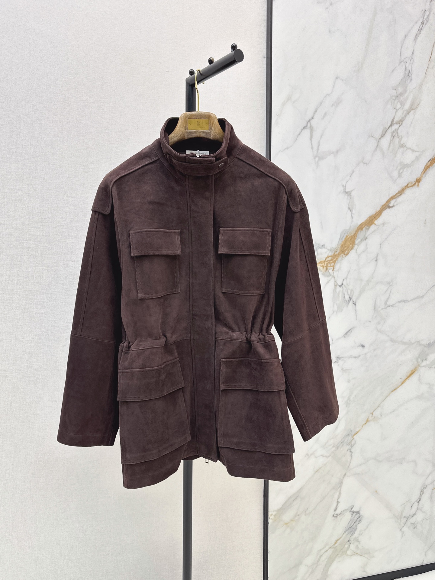 NO:951618,Bc 26Ss————The latest suede traveler stand-collar suede jacket in early autumn is imported 100% suede lambskin. The leather is delicate and quite wide. Italian luxury minimalist style. The drawstring design of the belt can be adjusted at will. The cool and gentle classic H version is not attractive. The upper body is super slim. It can be sweet or salty. It is fashionable and advanced. Two-color sml,,jackets & coats,sheepskin,chamois leather,19860909Bc 26Ss————早秋最新款麂皮绒旅行家立领麂皮绒外套进口百分百麂皮绒小羊皮 皮质细腻又挺阔 意式奢华极简风 腰带抽绳设计可任意调节 飒爽温柔经典H版型不挑人 上身超显瘦 可甜可盐时髦又高级 两色sml,,jackets & coats,sheepskin,chamois leather,,Women's clothing