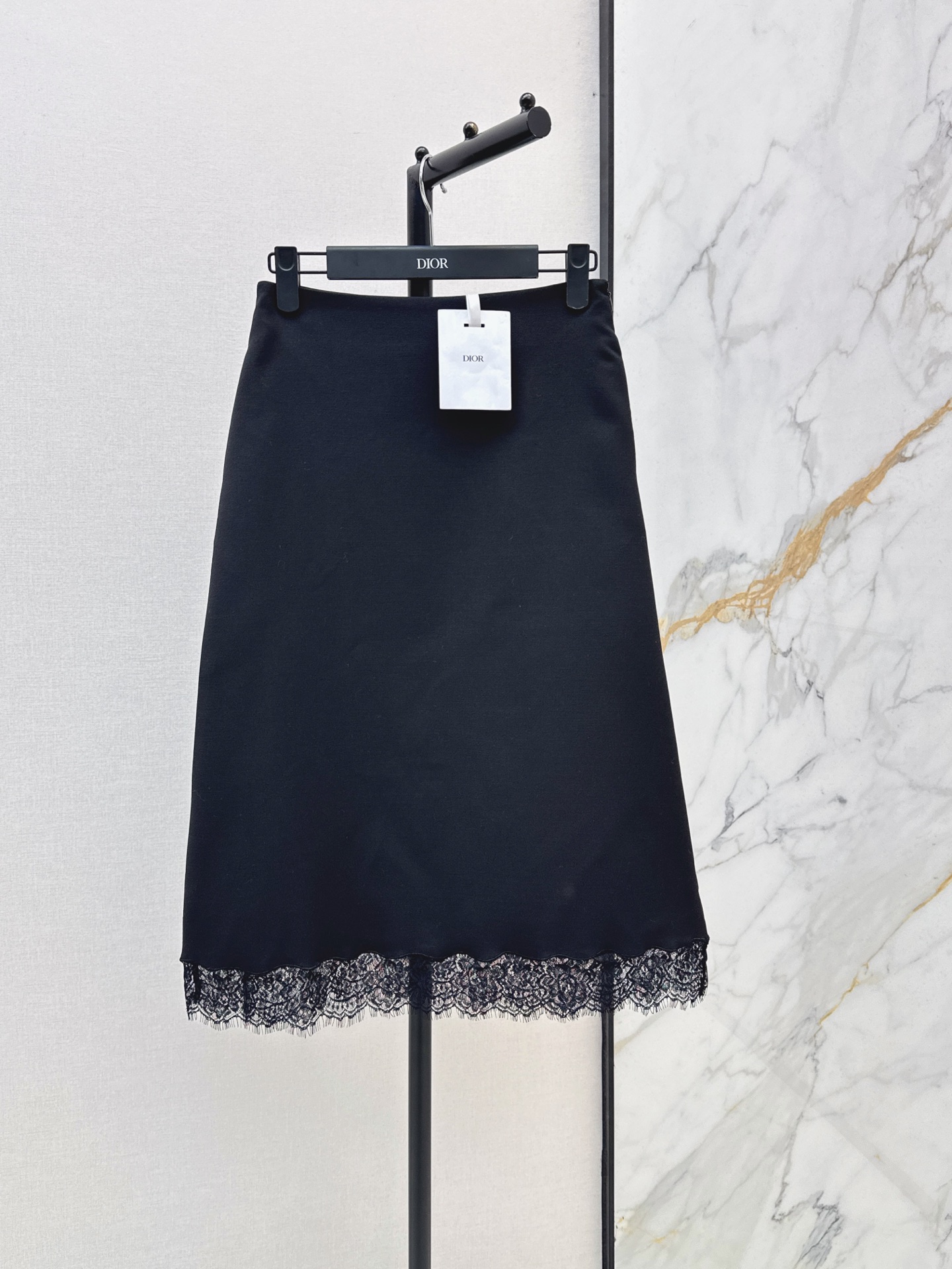 NO:951481,CD 26Ss - the latest early autumn lace stitching A-line high-waisted skirt, elegant lady temperament, fashionable beauty, unique. Made of gray wool blended fabric, straight silhouette, with lace details on the hem to enhance the style. Recommended one set to create a refined classic. Two-color sml l,,skirts,19860909CD 26Ss———早秋最新款蕾丝拼接A字高腰半裙优雅Lady气质 时髦美感 别具一格 采用灰色羊毛混纺面料 直筒廓形 搭配下摆蕾丝细节提升格调 推荐一套搭配 打造精致的经典 两色sml l,,skirts,,Women's clothing