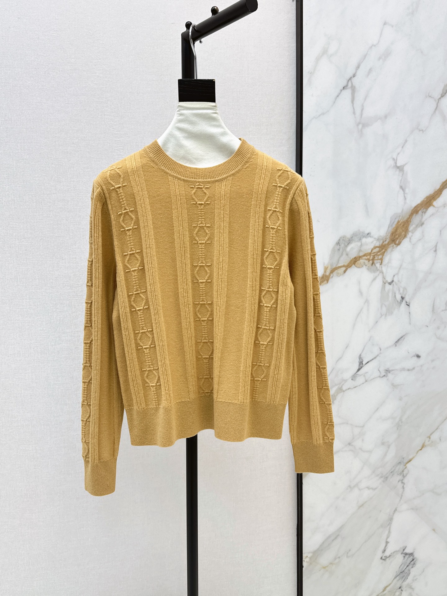 NO:953153,Her 26Ss————The latest high-intellectual wear positioning cable sweater in early autumn. The imported wool yarn has a delicate and soft feel that is incomparable. The three-dimensional jacquard pattern is low-key and luxurious. The round neck is elegant and fashionable. The classic version is slim and versatile. Highly recommended as a must-have item. Three-color sml,,sweaters,19860909Her 26Ss————早秋最新款高智感穿搭定位绞花毛衣进口羊毛纱线细腻柔软的手感无敌赞 立体提花图案低调奢华 气质圆领优雅又时髦 经典版型不挑人上身显瘦又百搭 强烈推荐必入单品 三色sml,,sweaters,,Women's clothing