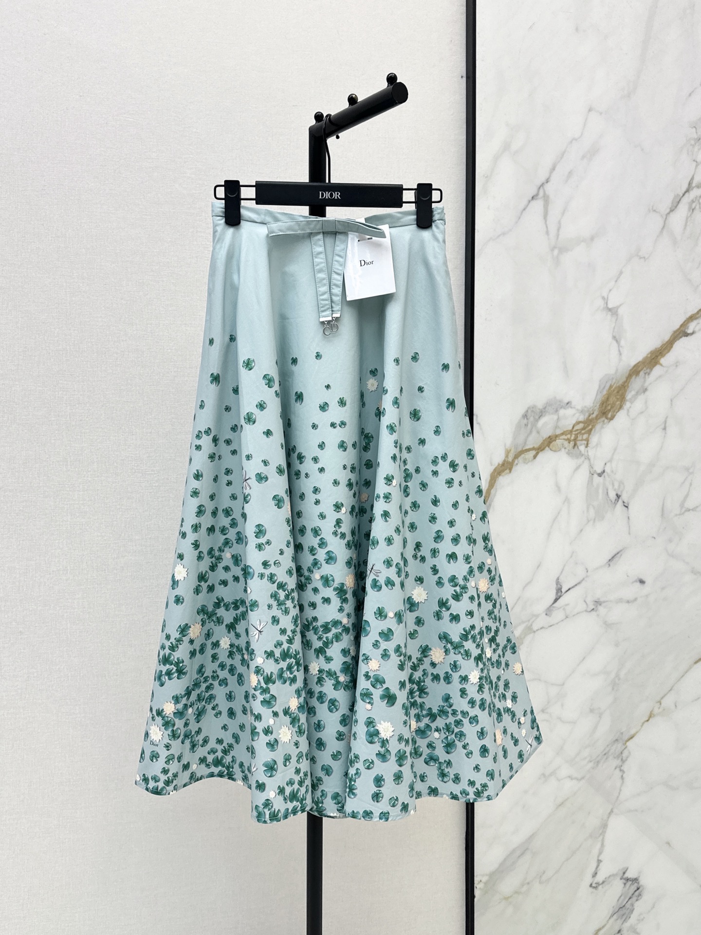 NO:954419,CD 26Ss————The latest early autumn flower pattern printed bow umbrella skirt, low-key luxury three-dimensional tailoring, streamlined line design, noble and elegant, and full of gentle and intellectual temperament. Imported special materials will be amazing when you receive it. The texture of the customized fabric is amazing. One color smlxl,,skirts,19860909CD 26Ss————早秋最新款花卉图案印花蝴蝶结伞状半裙低调奢华立体剪裁 精简线条感设计 高贵典雅又尽显温柔知性的气质 进口特殊材质 收到手会很惊艳 定制面料质感超赞 一色smlxl,,skirts,,Women's clothing