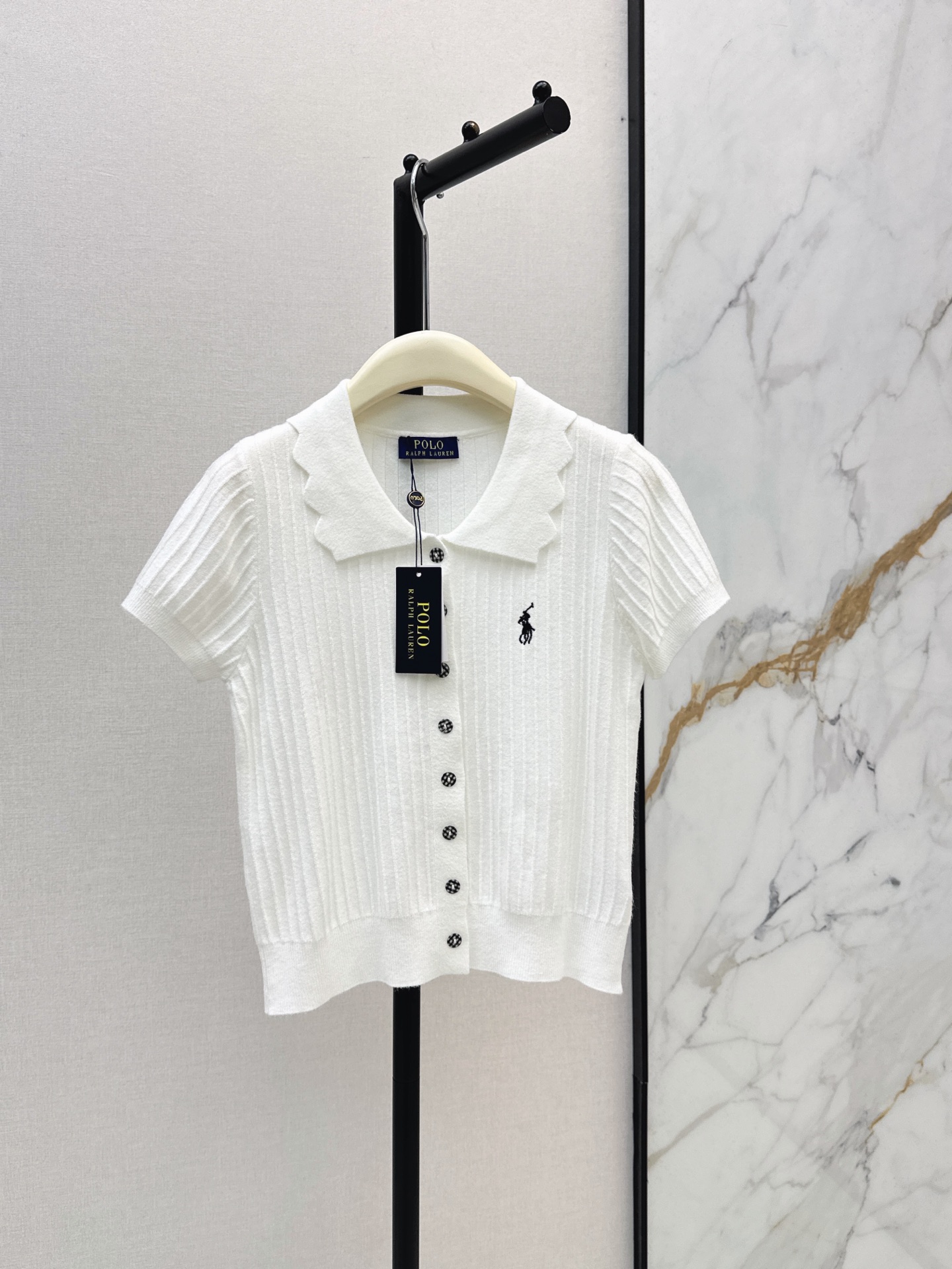 NO:955372,RL 26Ss————The latest classic logo embroidered lapel lapel short-sleeved sweater in early autumn. Simple and easy to wear. It can be paired with pants or skirts. Polo lapel design. Embroidered classic logo decoration. Two-color sml, skirts, T-shirt,19860909RL 26Ss————早秋最新款经典logo刺绣翻领翻领短袖针织衫 简约又好穿 搭配裤子或者半裙都OK Polo翻领设计 刺绣经典logo装饰 两色sml,,skirts,T-shirt,,Women's clothing