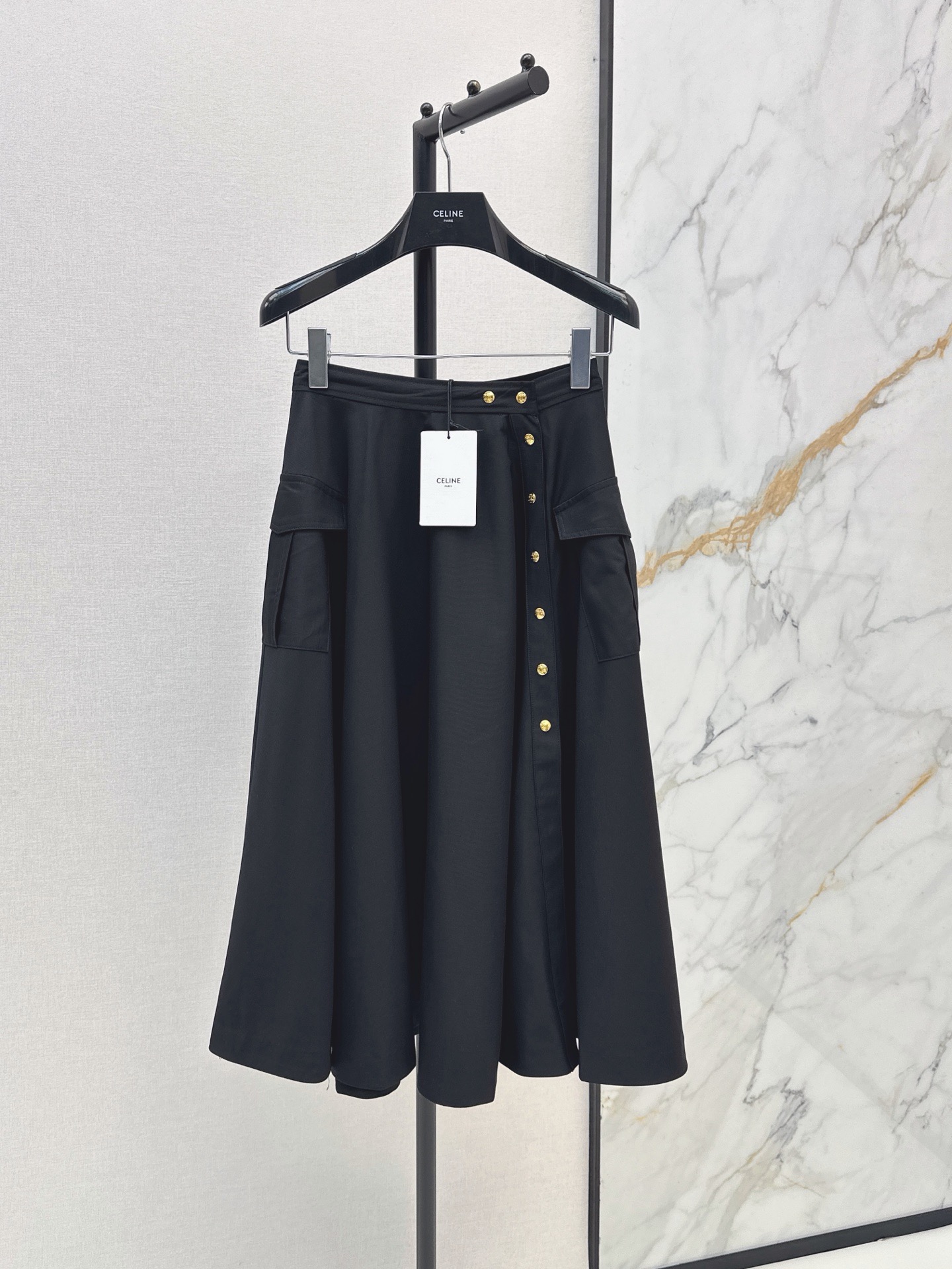 NO:955367,Ce 26Ss————The latest spring and summer all-match workwear-style side-buckle long skirt is retro and sweet and cool. High-waisted A-line version with metal single-breasted design. The large skirt is smart and elegant, sweet or salty. The version is not picky, versatile and fashionable. Two-color sml,,skirts,19860909Ce 26Ss————春夏最新款百搭工装风侧扣长款半裙复古又甜酷 高腰A字版型金属单排扣设计 大裙摆灵动优雅可甜可盐 版型不挑人百搭又时髦 两色sml,,skirts,,Women's clothing