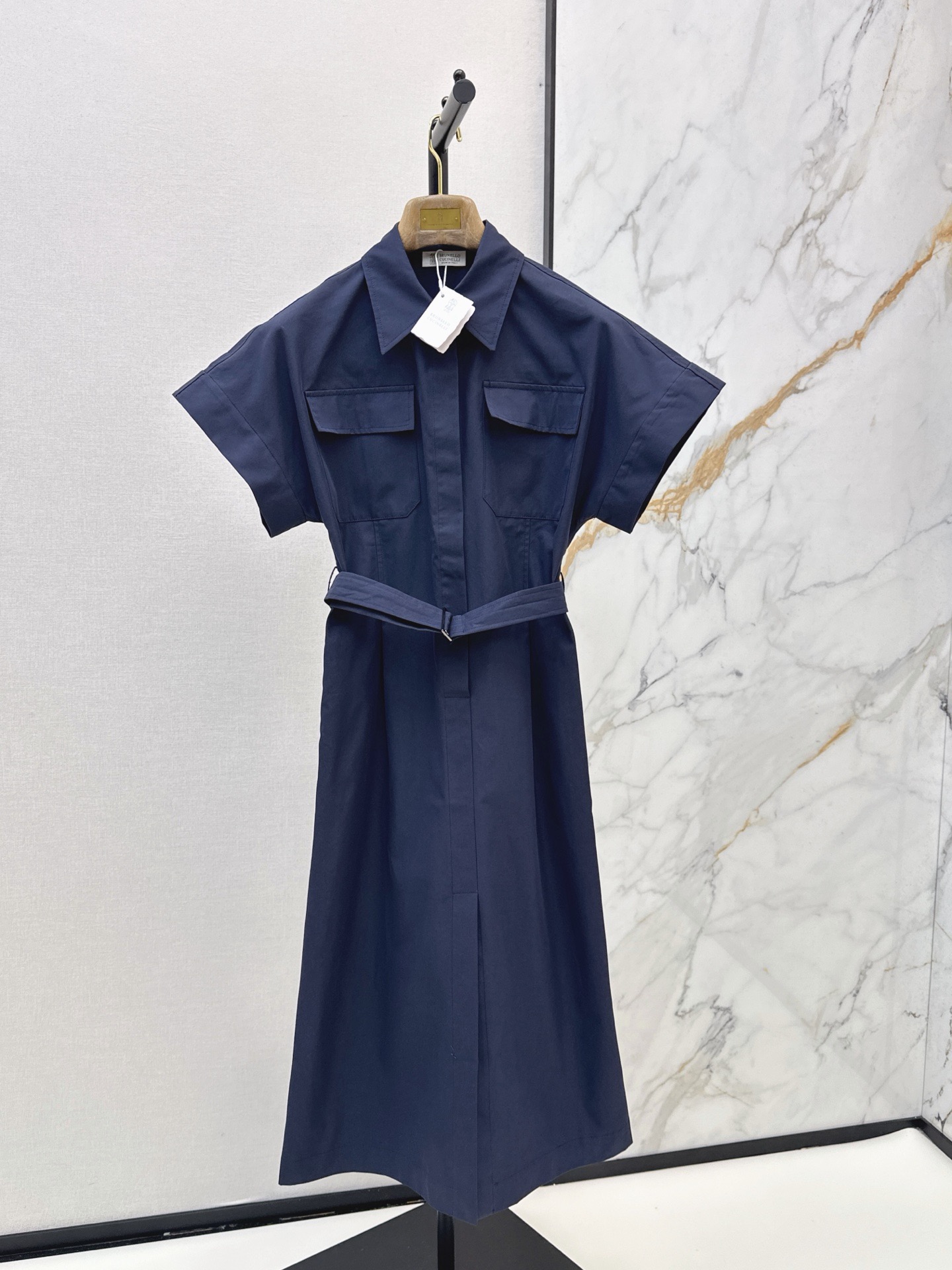 NO:955346,Italian elegant outfit Bc 26Ss————The latest spring and summer style long dress with waist and dropped shoulders, Italian style Look~~ Minimalist luxury but not simple. The waist tie highlights the waist curve, allowing femininity to be sublimated in toughness. Easy to control for commuting wear. Two-color sml,,skirts,19860909意式优雅穿搭 Bc 26Ss————春夏最新款系带收腰落肩设计长款连衣裙意式风Look～～ 极简主义奢华不简 腰部系带勒出腰身曲线 让柔美在硬朗中升华 通勤穿搭轻松驾驭 两色sml,,skirts,,Women's clothing