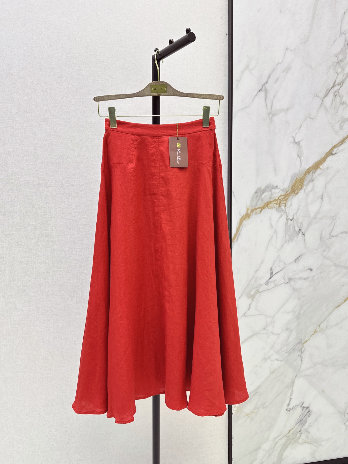 NO:955337,High sense of wear LP 26Ss——Early autumn latest French minimalist style long skirt with a sense of atmosphere, layered large umbrella hem design, elegant and elegant temperament, casual and classic version, versatile and easy to choose. Recommended to match two colors sml, loro piana, skirts,19860909高知感穿搭 LP 26Ss————早秋最新款法式极简风情氛围感长半裙层次感大伞摆裙摆设计 飘逸优雅气质随性 经典版型百搭不挑人上身 推荐一套搭配 两色sml,,loro piana,skirts,,Women's clothing
