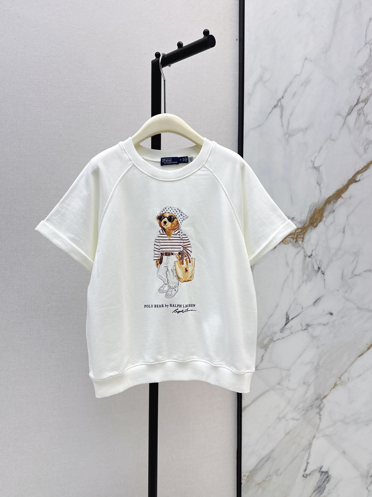NO:956351,RL 26Ss————The latest American-style bear short-sleeved sweatshirt in early autumn, round neck, loose and classic fit. Quality control is a must. Imported terry sweatshirt fabrics have great texture. Printed bear embroidery technology. Fashionable and sophisticated temperament for younger girls. Childlike, high-end retro casual style. The version is versatile and not picky. One color sml,,hoodie,sweatshirts,T-shirt,19860909RL 26Ss————早秋最新款美式风格小熊短袖卫衣圆领宽松经典版型 品质控必入 进口毛圈卫衣面料质感超赞 印花小熊刺绣工艺 减龄少女气质时髦精必入 童趣高级复古随性风 版型百搭不挑人 一色sml,,hoodie,sweatshirts,T-shirt,,Women's clothing