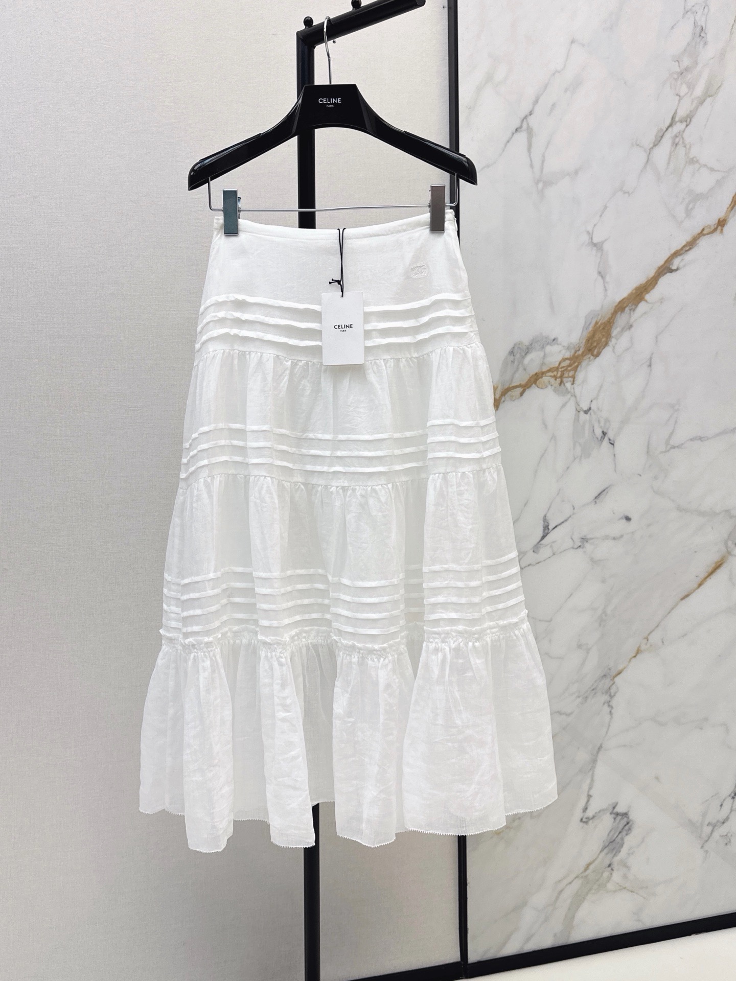 NO:958434,Exclusive first release Ce 26Ss————Chun Xia Zhen’s latest southern French vacation style linen suit Arc de Triomphe embroidery splicing lace linen shirt + pleated high-waisted skirt This set uses a lot of volume. The upper body is full of three-dimensionality. A set of well-fitted upper body for tall and tall girls, easy to divide the sense of proportion. One color sml,,skirts,shirts,19860909独家首发 Ce 26Ss————春夏珍最新款南法度假风亚麻套装凯旋门刺绣拼接花边亚麻衬衫+压褶高腰半裙 这一套用量很大 上身立体感十足 一套上身妥妥的高挑身材妹子 轻松分割三七比例感 一色sml,,skirts,shirts,,Women's clothing