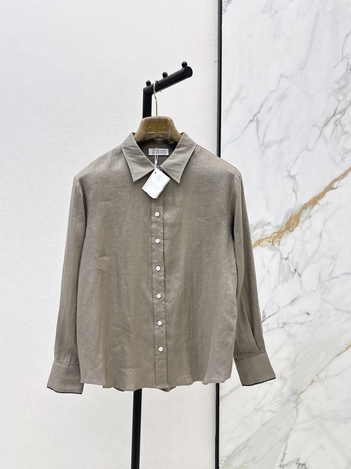 NO:958471,Bc 26Ss————The latest Italian minimalist style elegant loose minimalist shirt for spring and summer, retro, casual and fashionable, high-end minimalist outfit, refreshing and clean, very versatile item, made of imported linen fabric, very comfortable against the body, two-color sml, shirts,19860909Bc 26Ss————春夏最新款意式极简风优雅宽松极简衬衫复古休闲又时髦 高级极简主义穿搭 清清爽爽 干干净净 非常百搭的单品 采用进口亚麻面料 贴身太舒服了 两色sml,,shirts,,Women's clothing