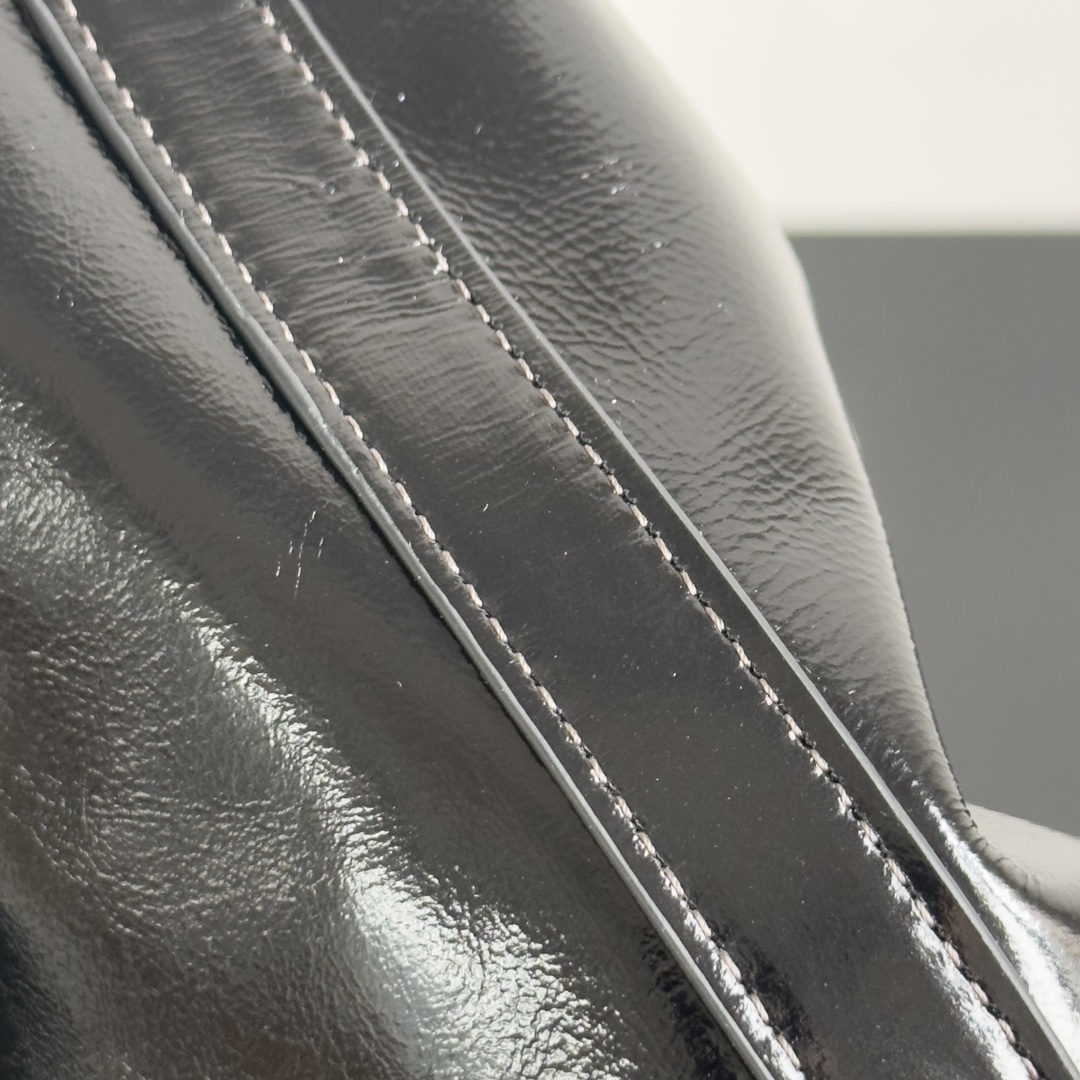 Coach Authentic details
