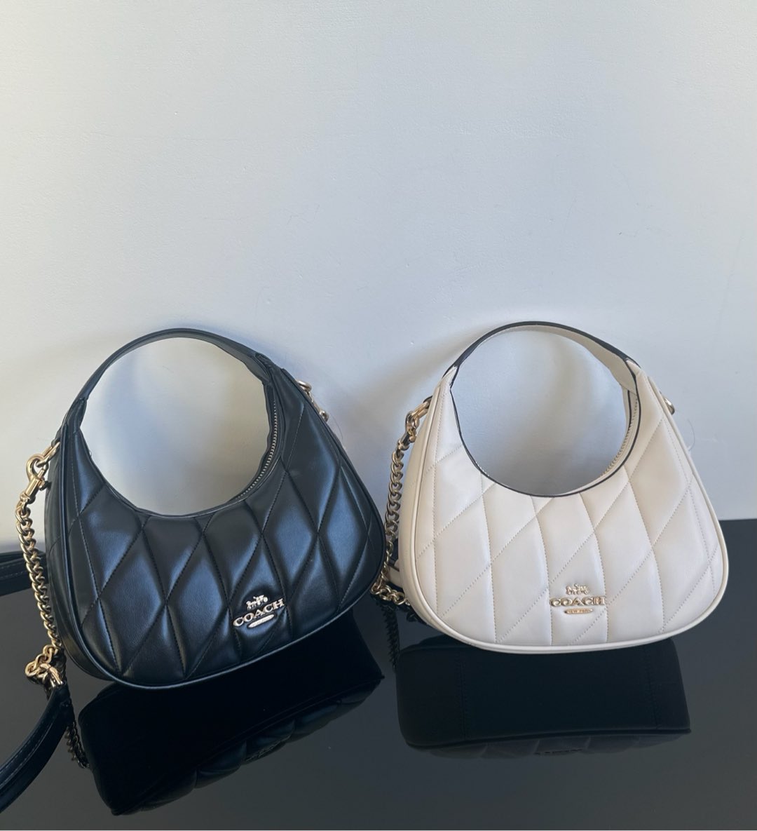 Coach ～原Coach 蔻驰 Carmen系列 CY710 新款月牙包2色 配有可调节式肩带