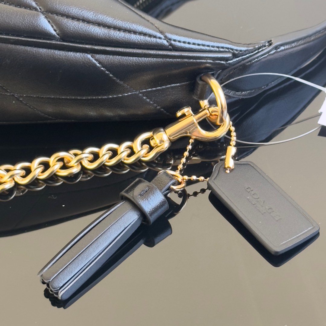 Coach ～原Coach 蔻驰 Carmen系列 CY710 新款月牙包2色 配有可调节式肩带