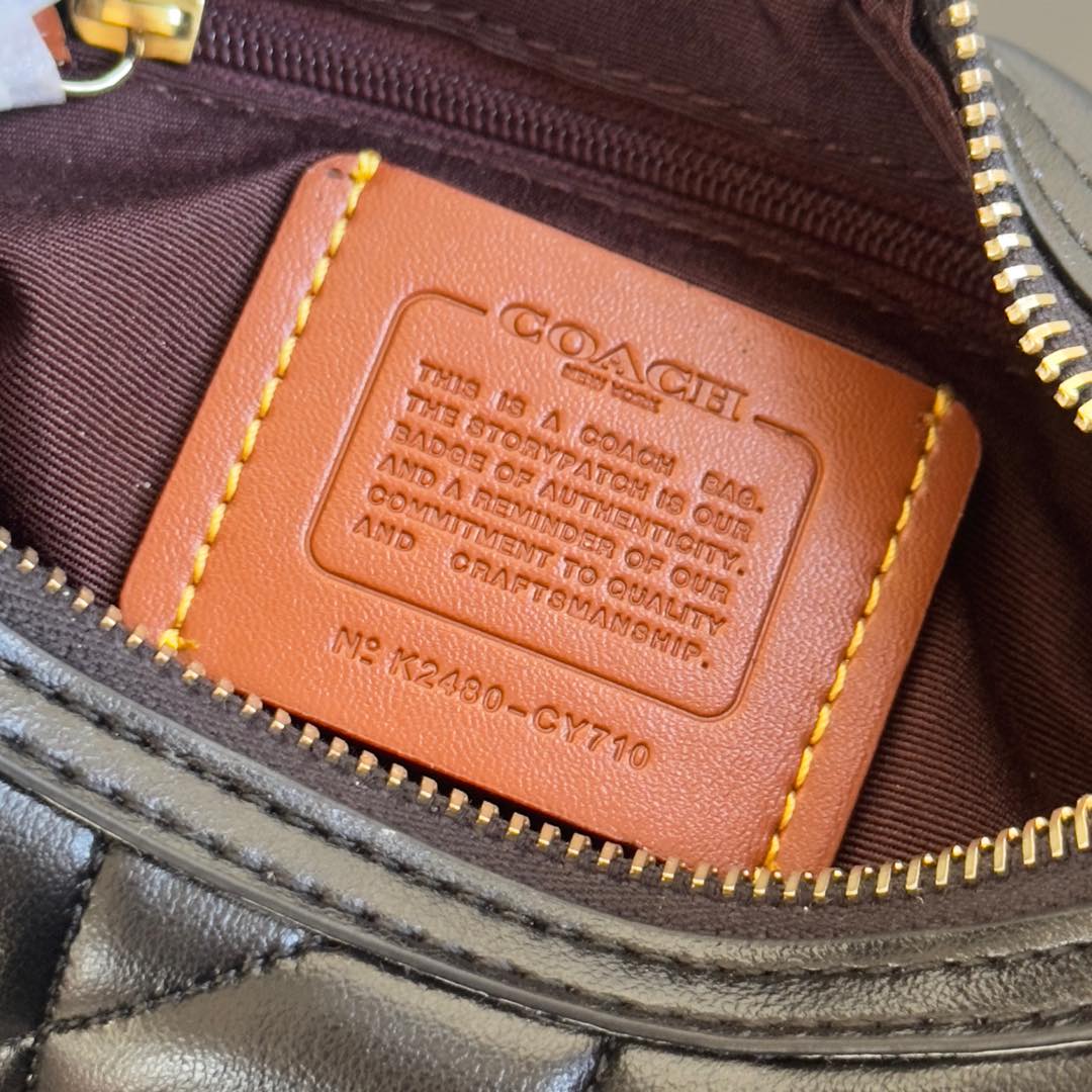 Coach ～原Coach 蔻驰 Carmen系列 CY710 新款月牙包2色 配有可调节式肩带