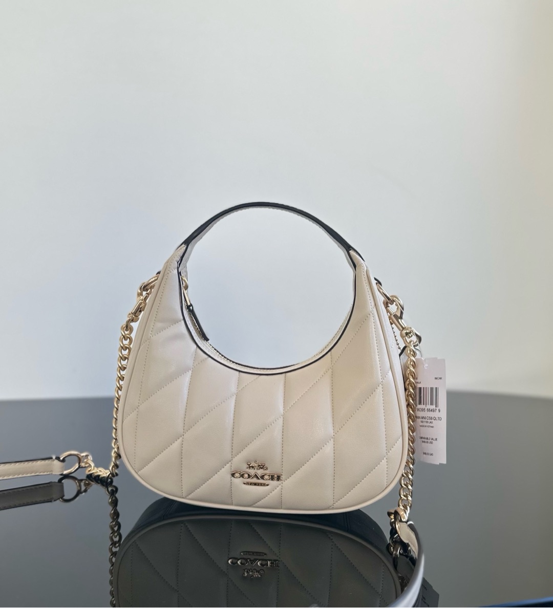 Coach ～原Coach 蔻驰 Carmen系列 CY710 新款月牙包2色 配有可调节式肩带