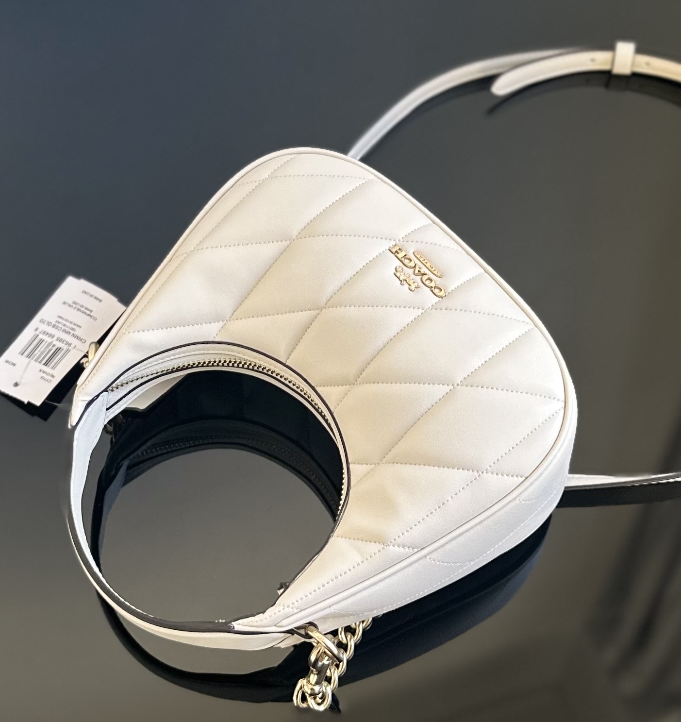 Coach ～原Coach 蔻驰 Carmen系列 CY710 新款月牙包2色 配有可调节式肩带