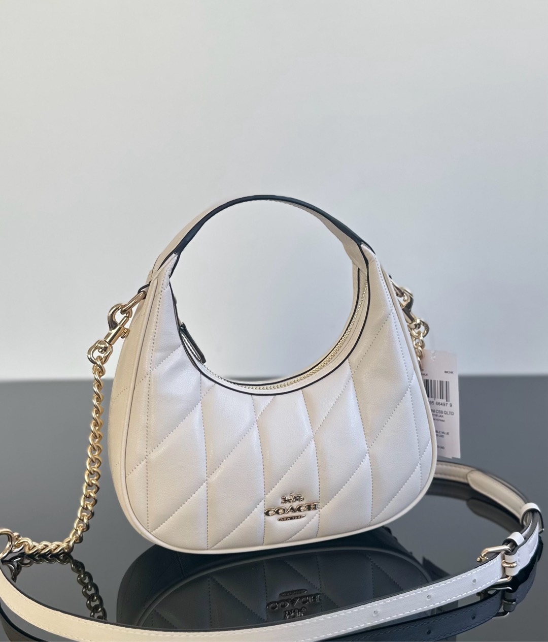Coach ～原Coach 蔻驰 Carmen系列 CY710 新款月牙包2色 配有可调节式肩带