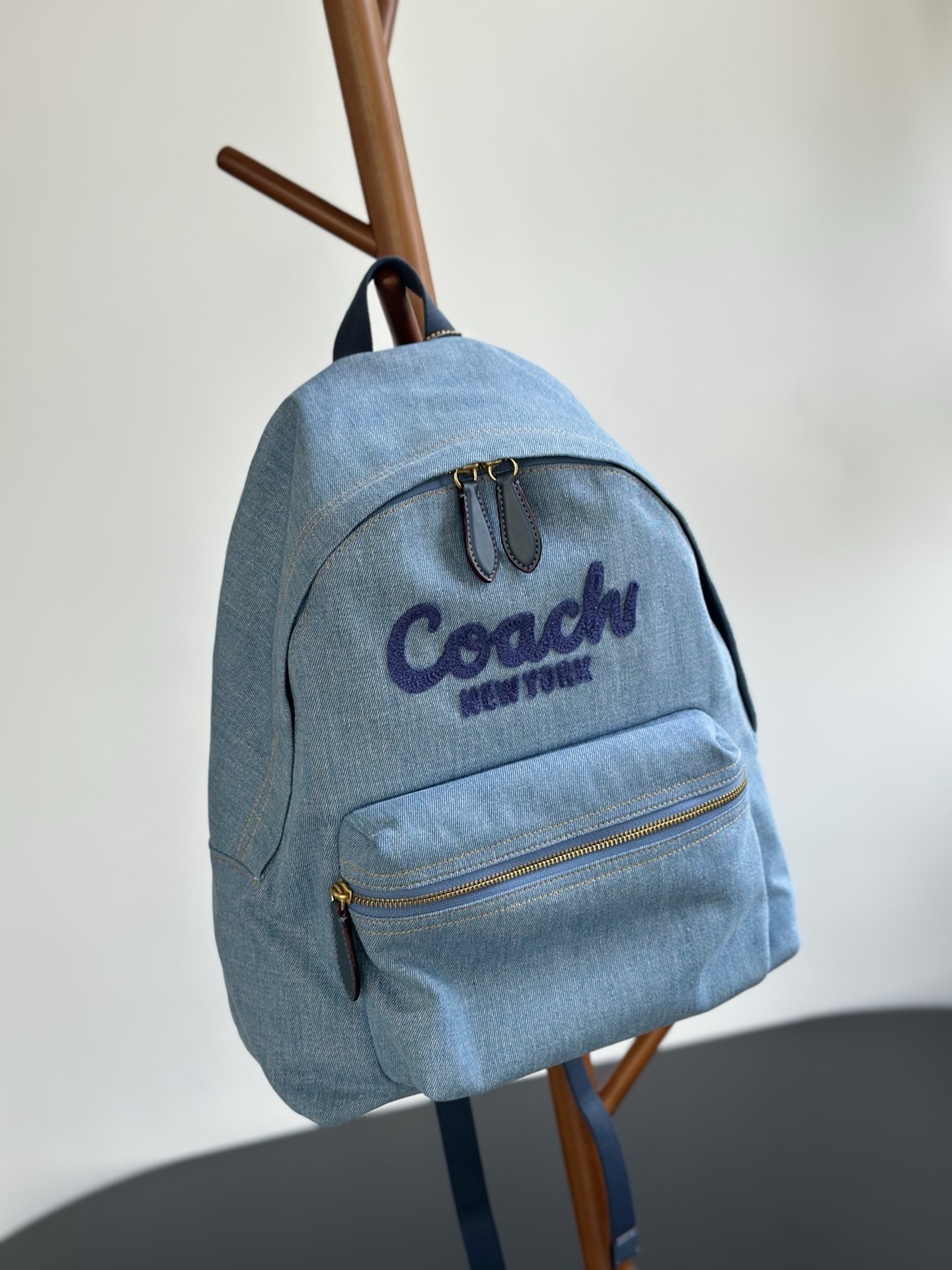 Coach ～纯原Coach蔻驰CAT43 最新款牛仔双肩背包 水洗牛仔的风今年刮到了包包品类里