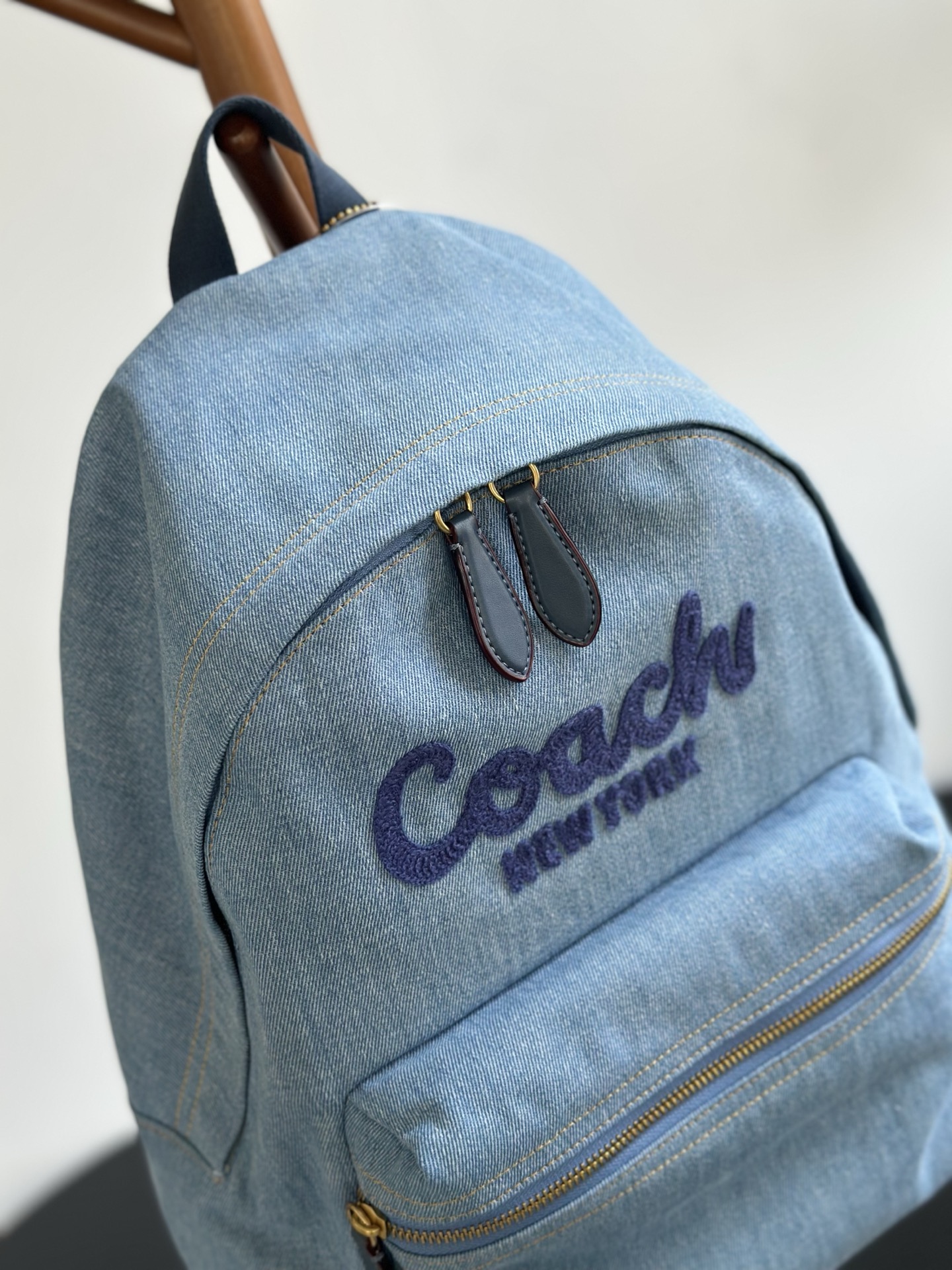 Coach ～纯原Coach蔻驰CAT43 最新款牛仔双肩背包 水洗牛仔的风今年刮到了包包品类里