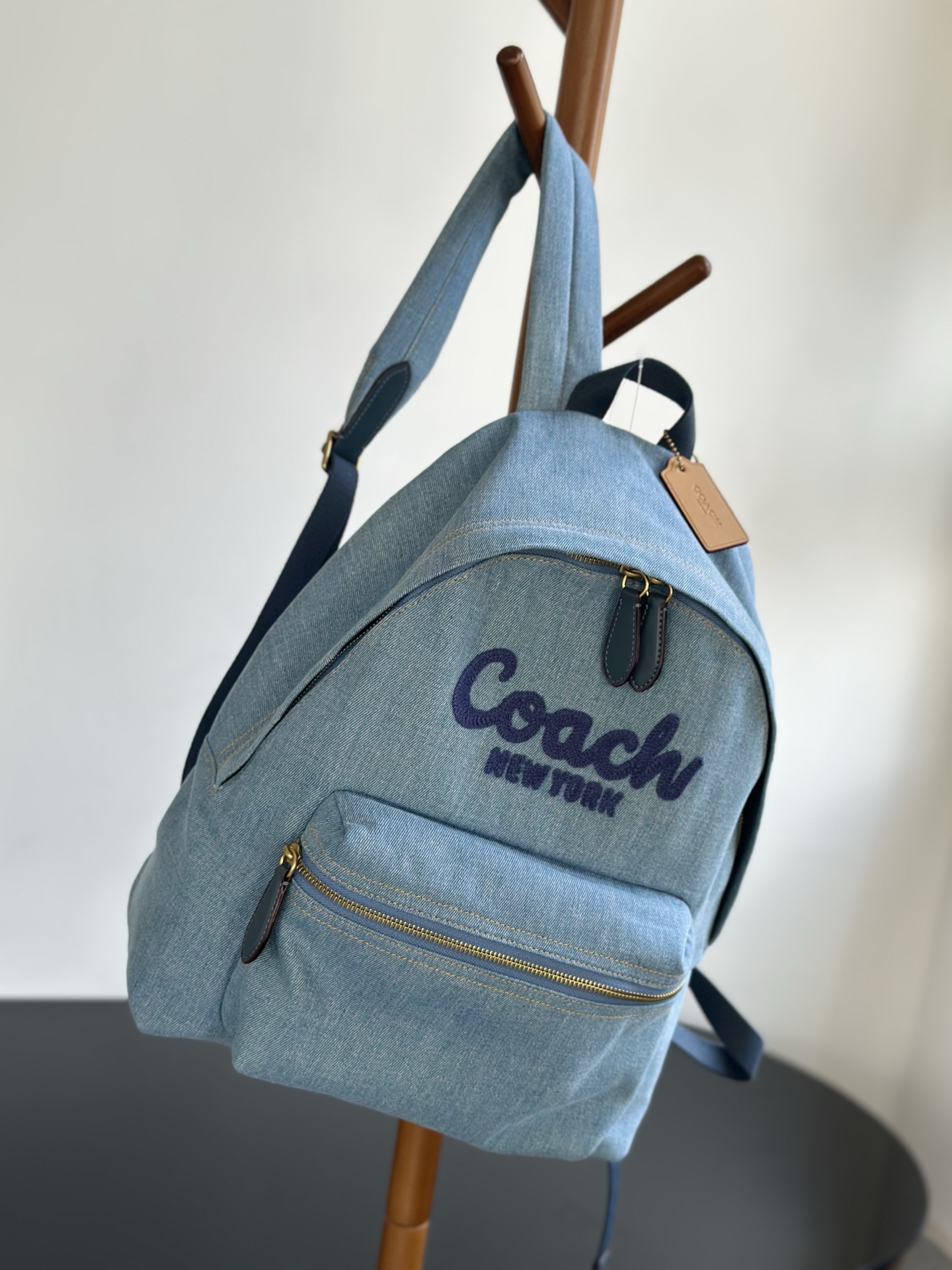 Coach ～纯原Coach蔻驰CAT43 最新款牛仔双肩背包 水洗牛仔的风今年刮到了包包品类里