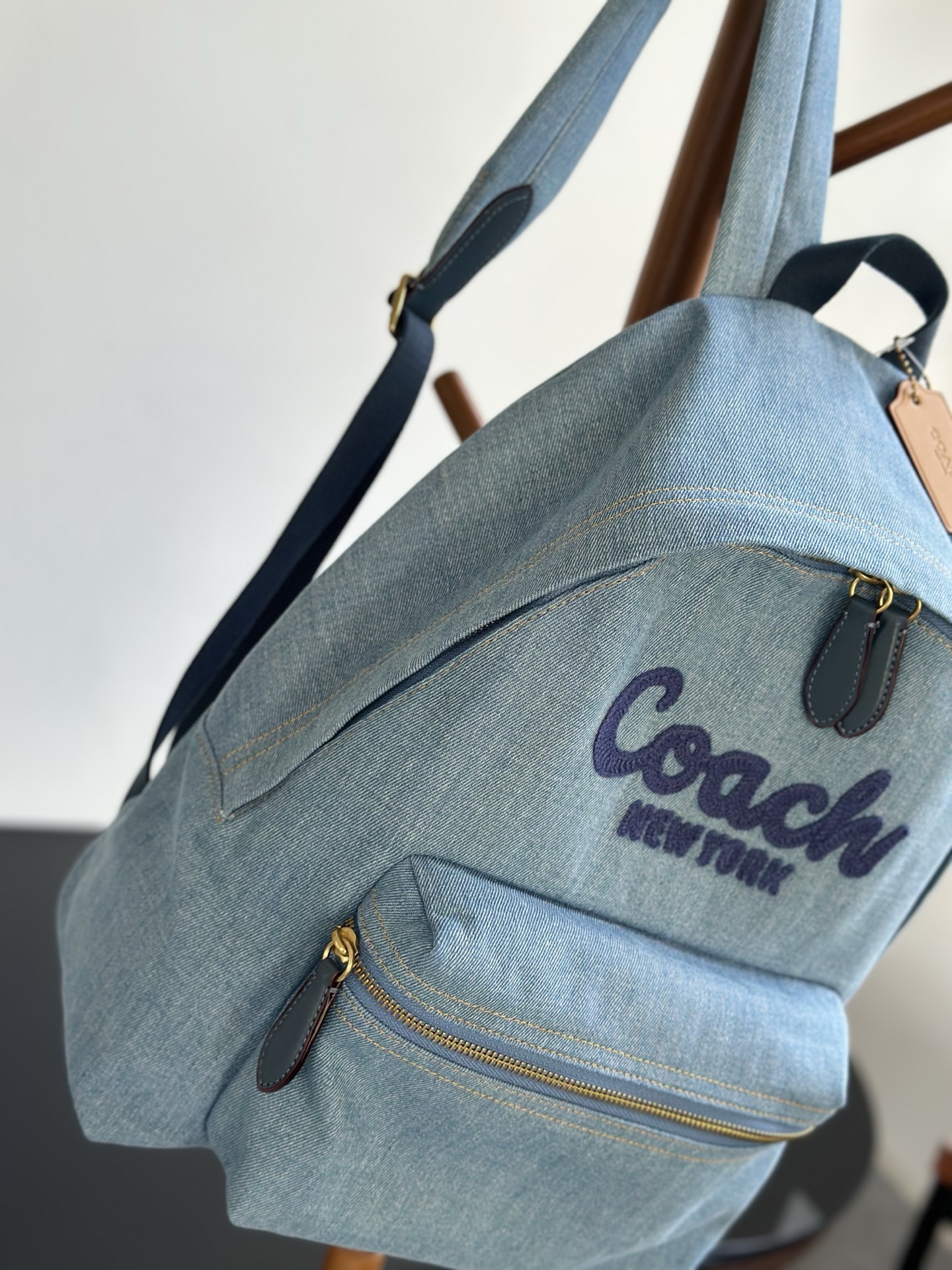Coach ～纯原Coach蔻驰CAT43 最新款牛仔双肩背包 水洗牛仔的风今年刮到了包包品类里