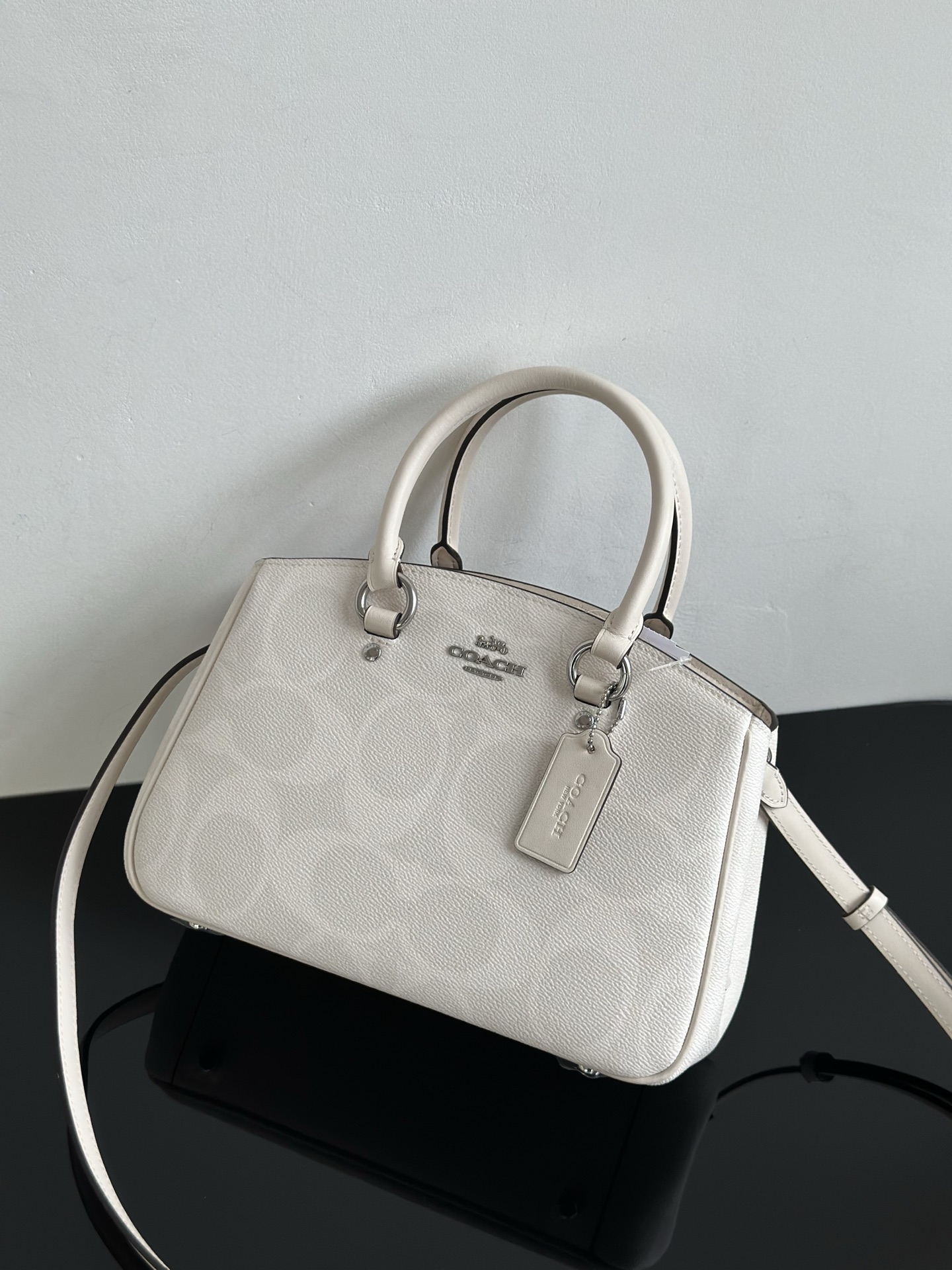 coach CAL53 darcie series/Princess Diana small, high-end purchasing agent, the latest modified Diana bag small, a classic evolution, the bag shap