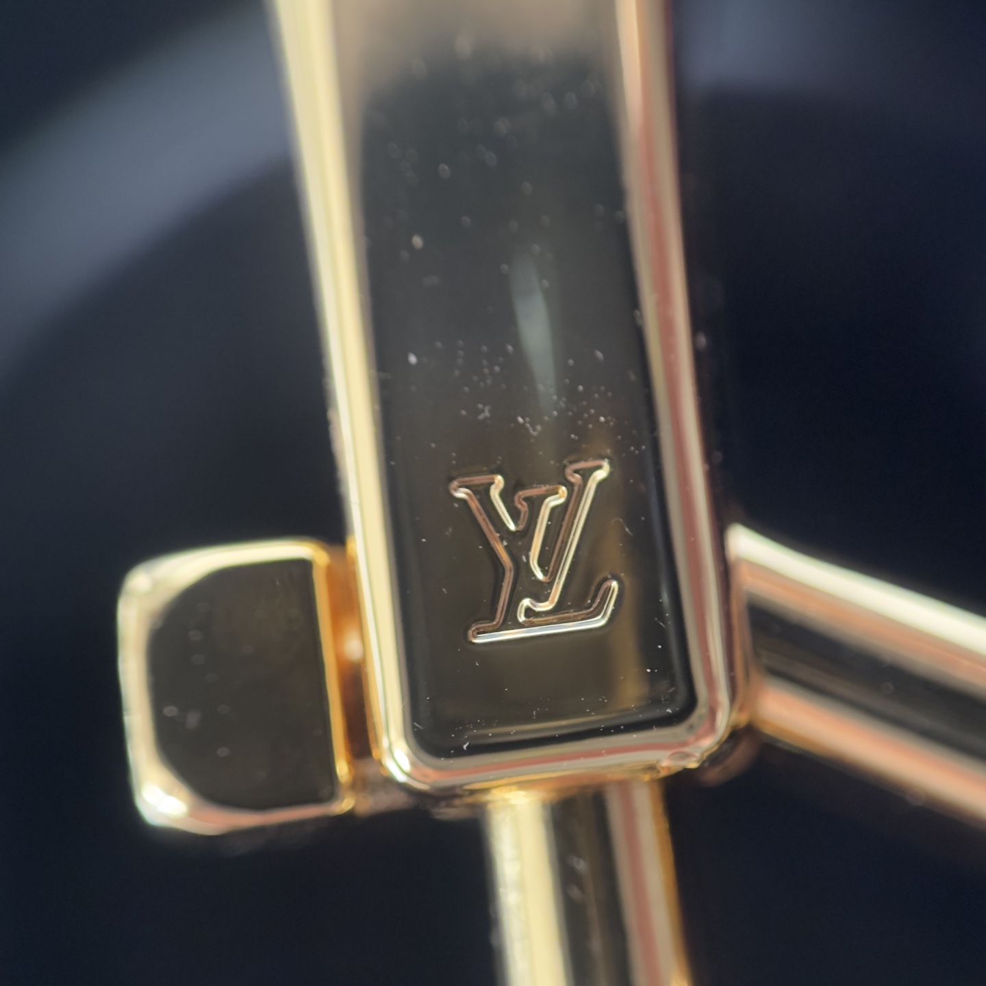 Louis Vuitton Gold-Tone Metal Hardware for Luxury Bags - Authentic Quality 7 i1752825387361 1319 0 5