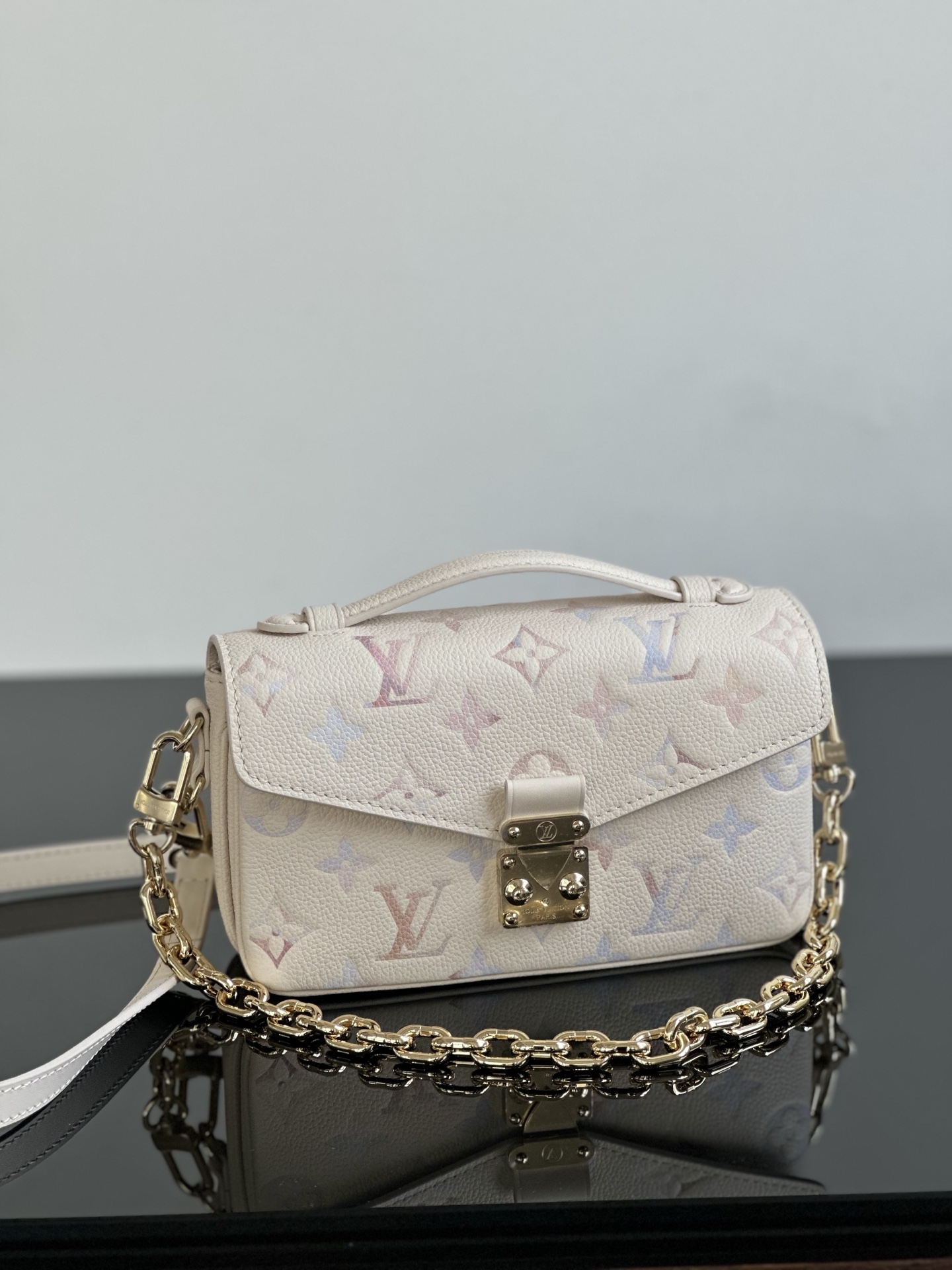 Louis Vuitton Pochette Métis East West Bag Monogram Dream Leather, 21.5 cm