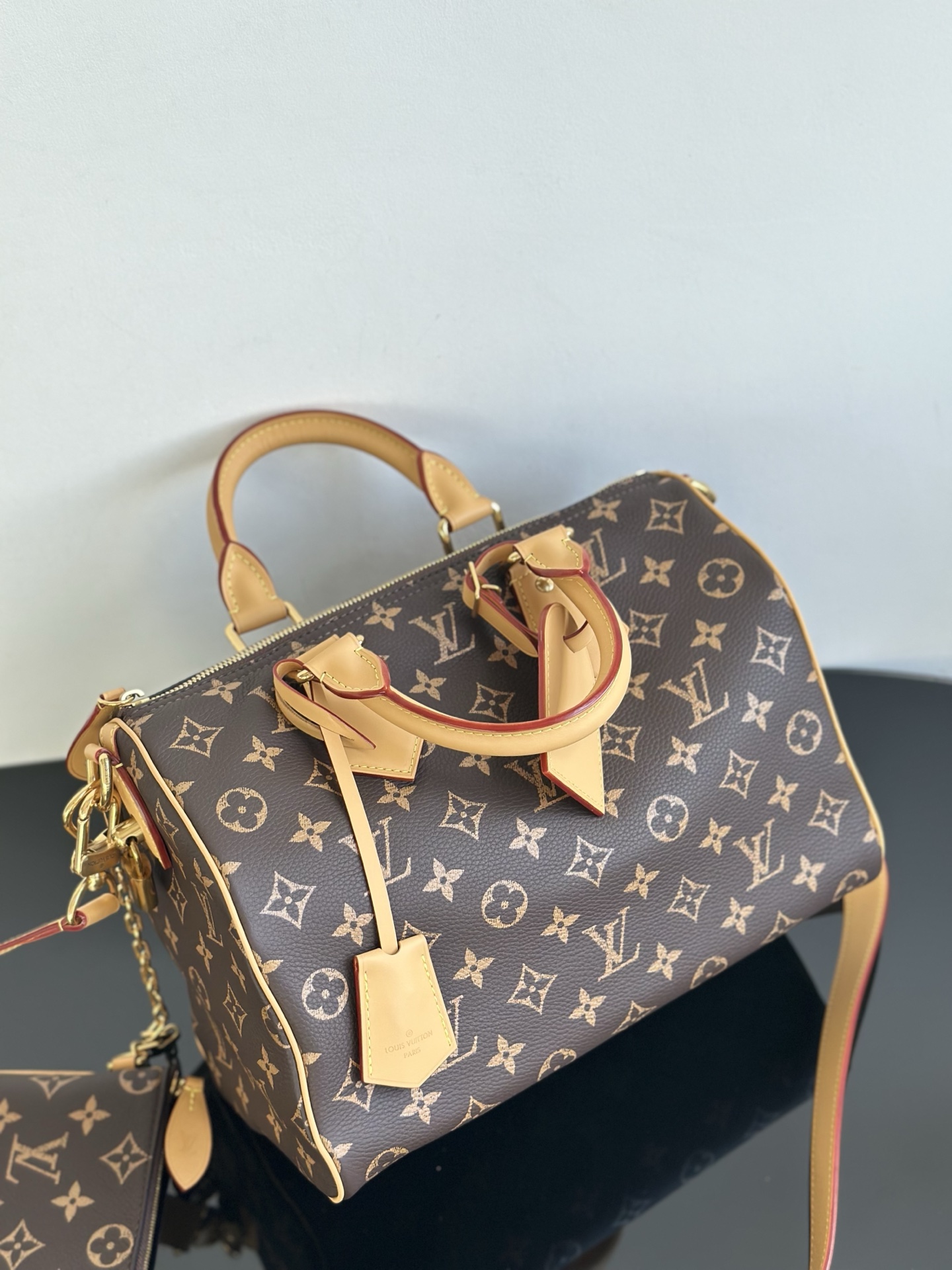 Louis Vuitton Speedy Bandoulière 30 Monogram Leather Handbag 5 i1756276966645 3250 0 3
