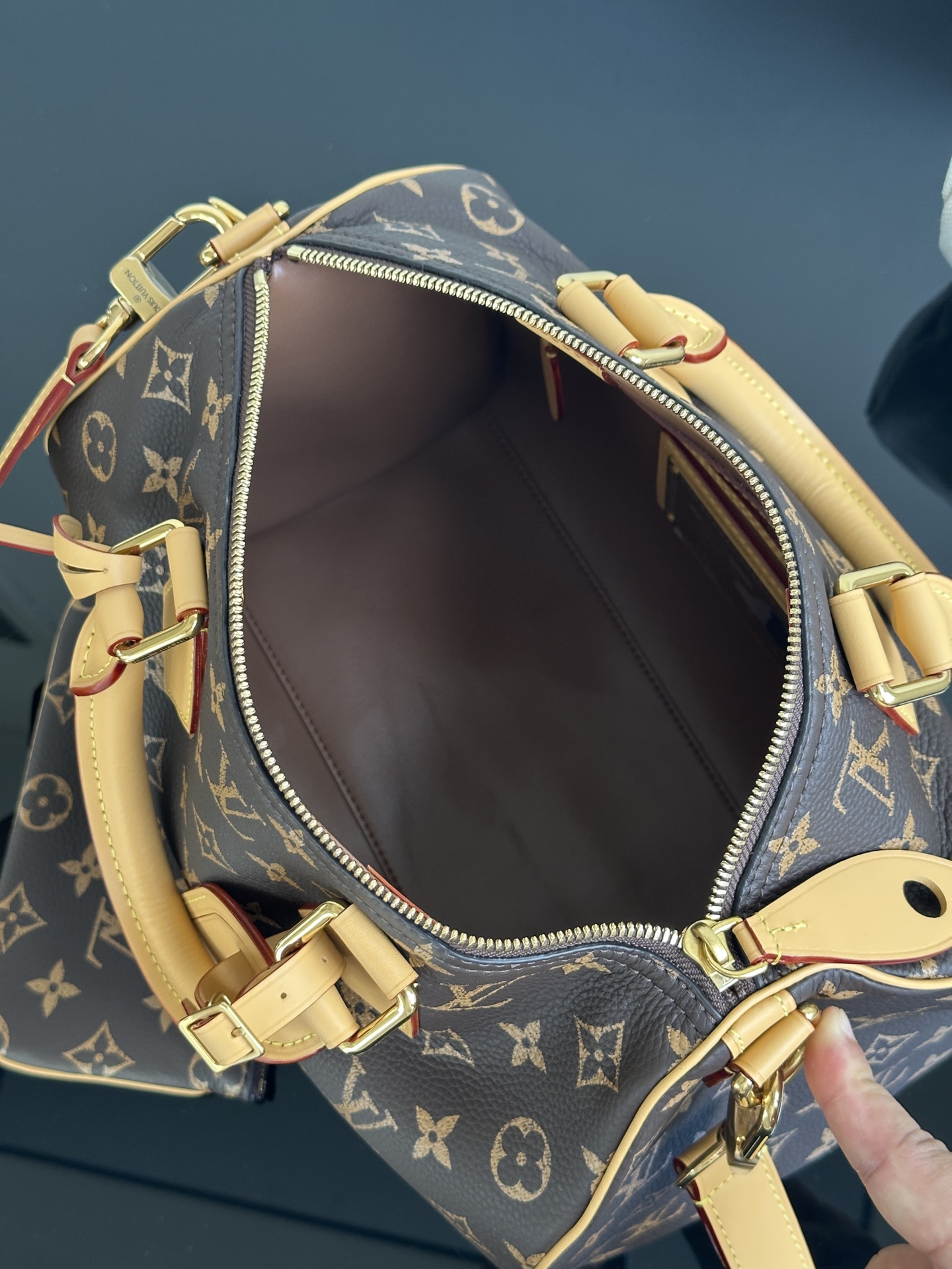 Louis Vuitton Speedy Bandoulière 30 Monogram Leather Handbag 13 i1756276966718 6780 0 8