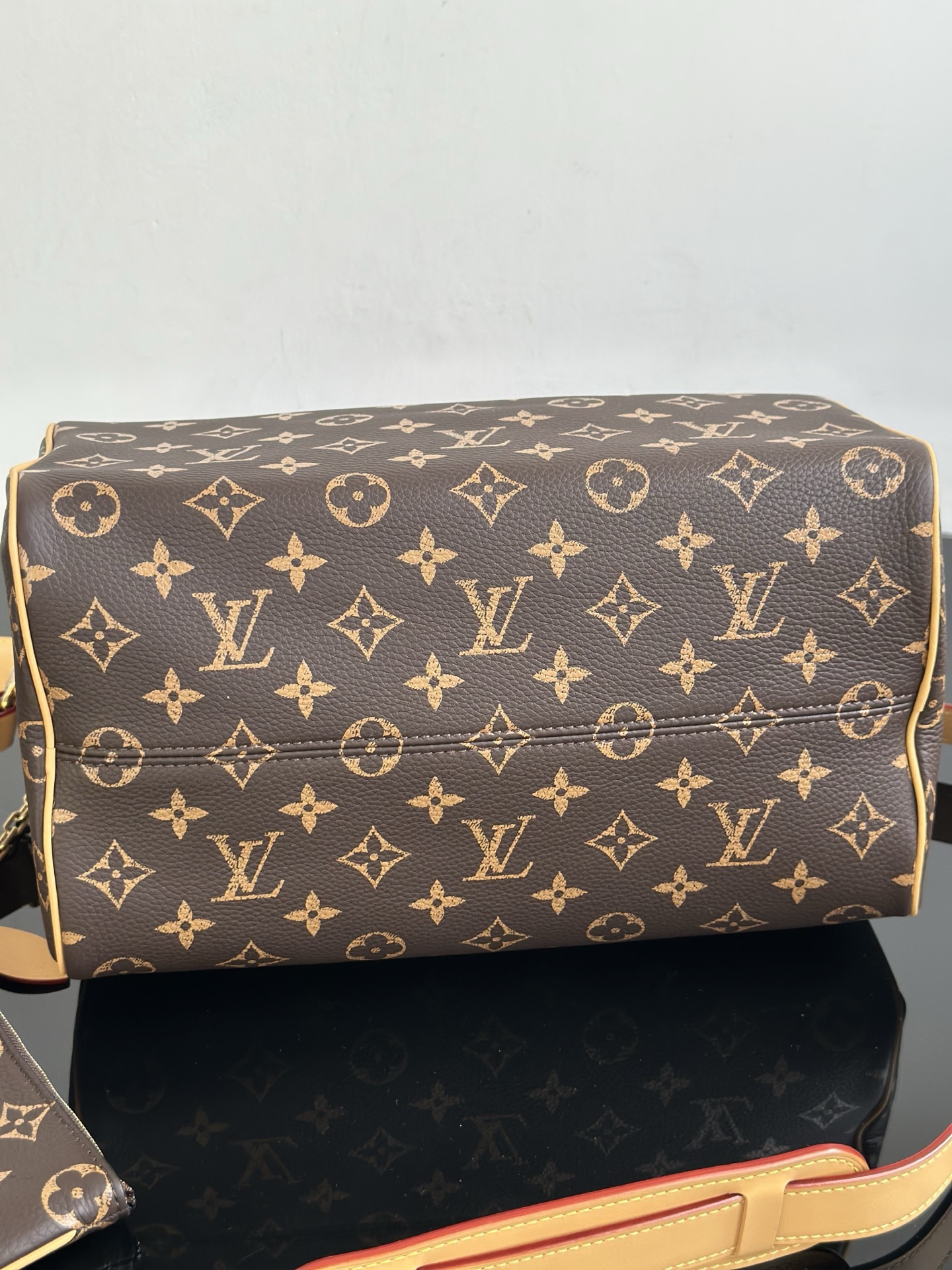 Louis Vuitton Speedy Bandoulière 30 Monogram Leather Handbag 10 i1756276968911 8809 0 7