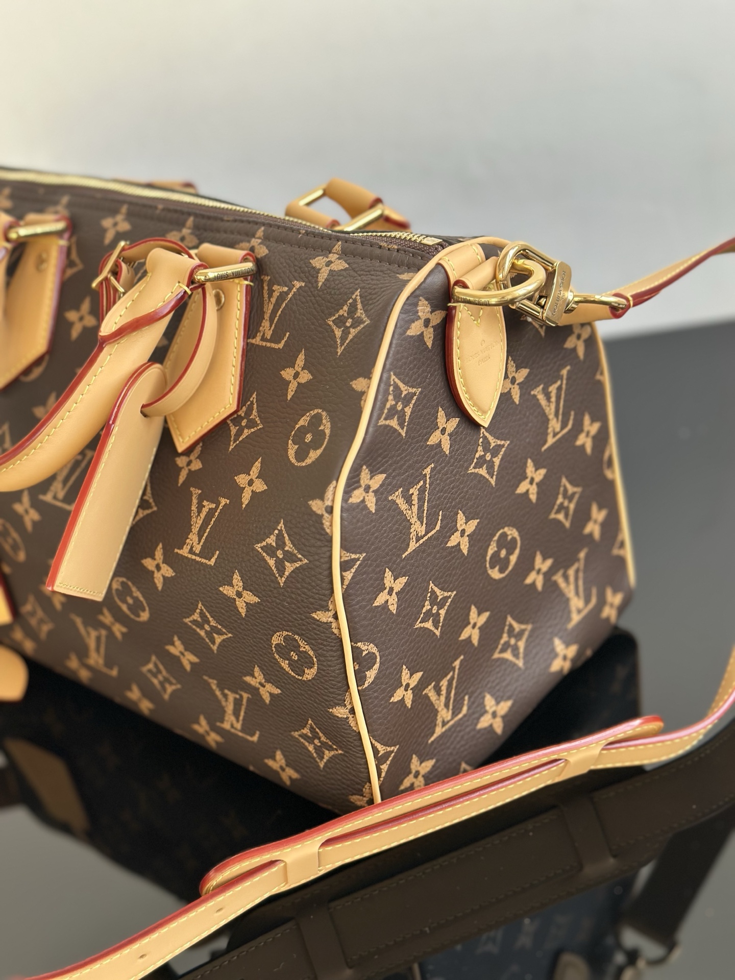 Louis Vuitton Speedy Bandoulière 30 Monogram Leather Handbag 6 i1756276968974 9543 0 4