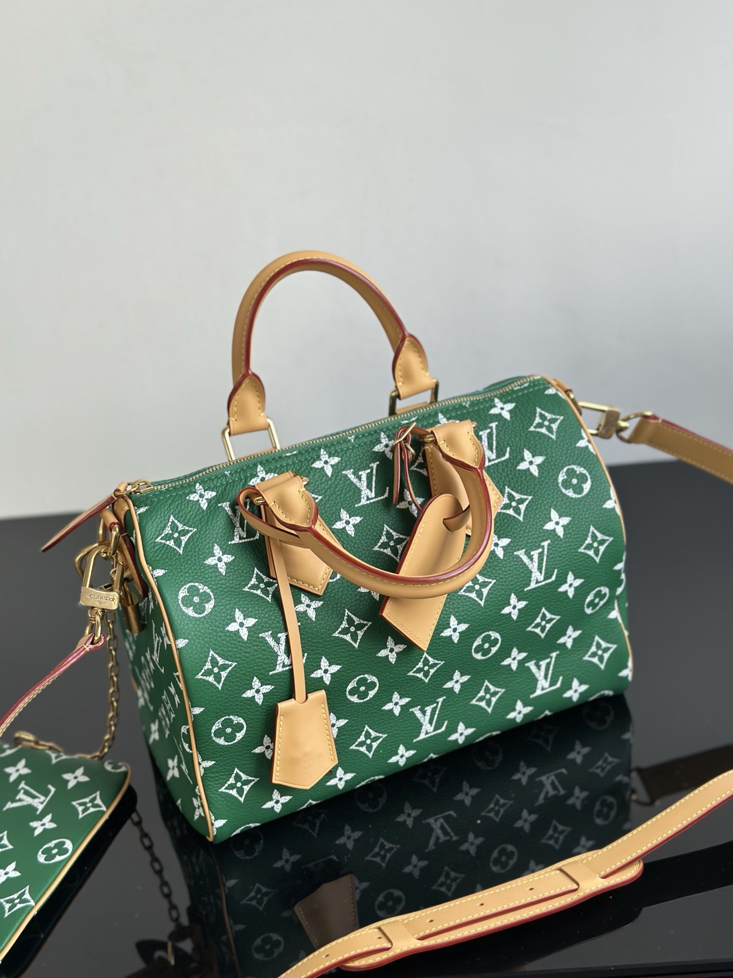 Louis Vuitton Speedy Bandoulière 30 Green Monogram Leather Handbag 3 i1756277051320 4620 0 1