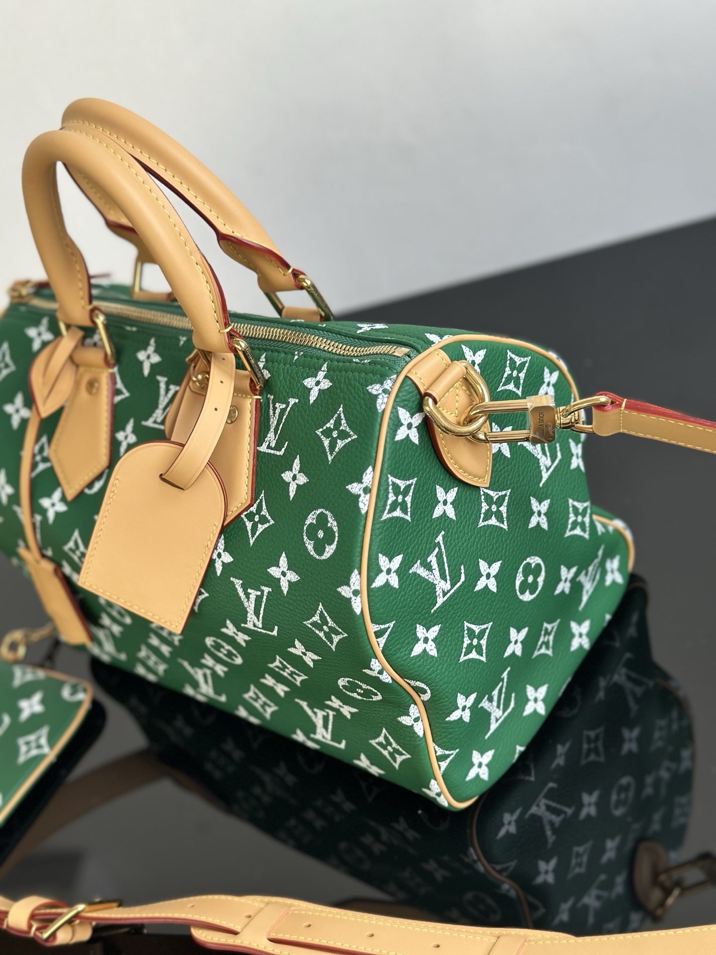 Louis Vuitton Speedy Bandoulière 30 Green Monogram Leather Handbag 6 i1756277051378 9089 0 4