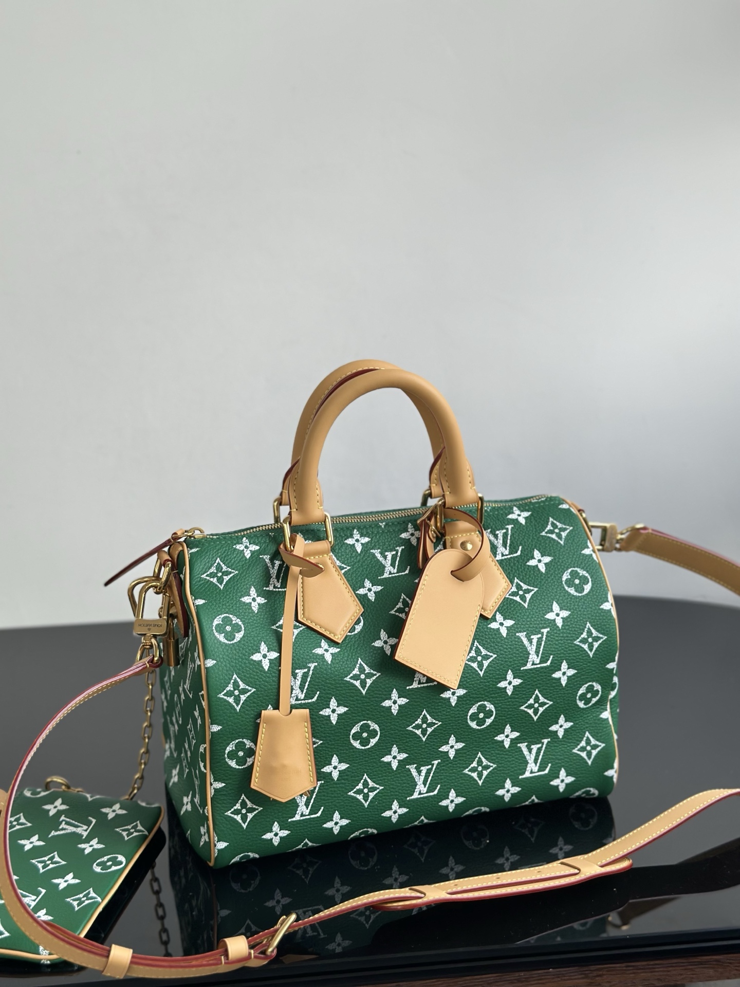Louis Vuitton Speedy Bandoulière 30 Green Monogram Leather Handbag 2 i1756277051386 4987 0 0