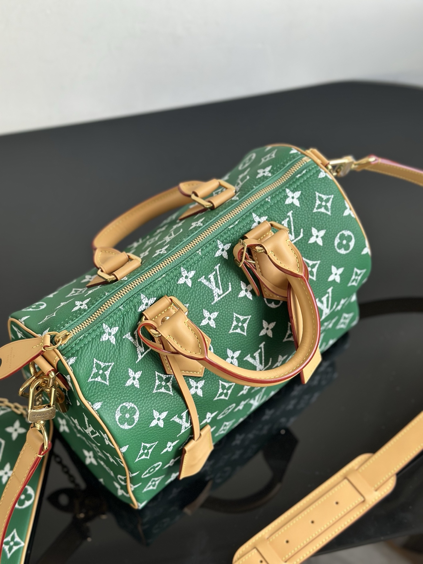 Louis Vuitton Speedy Bandoulière 30 Green Monogram Leather Handbag 4 i1756277053100 2249 0 2