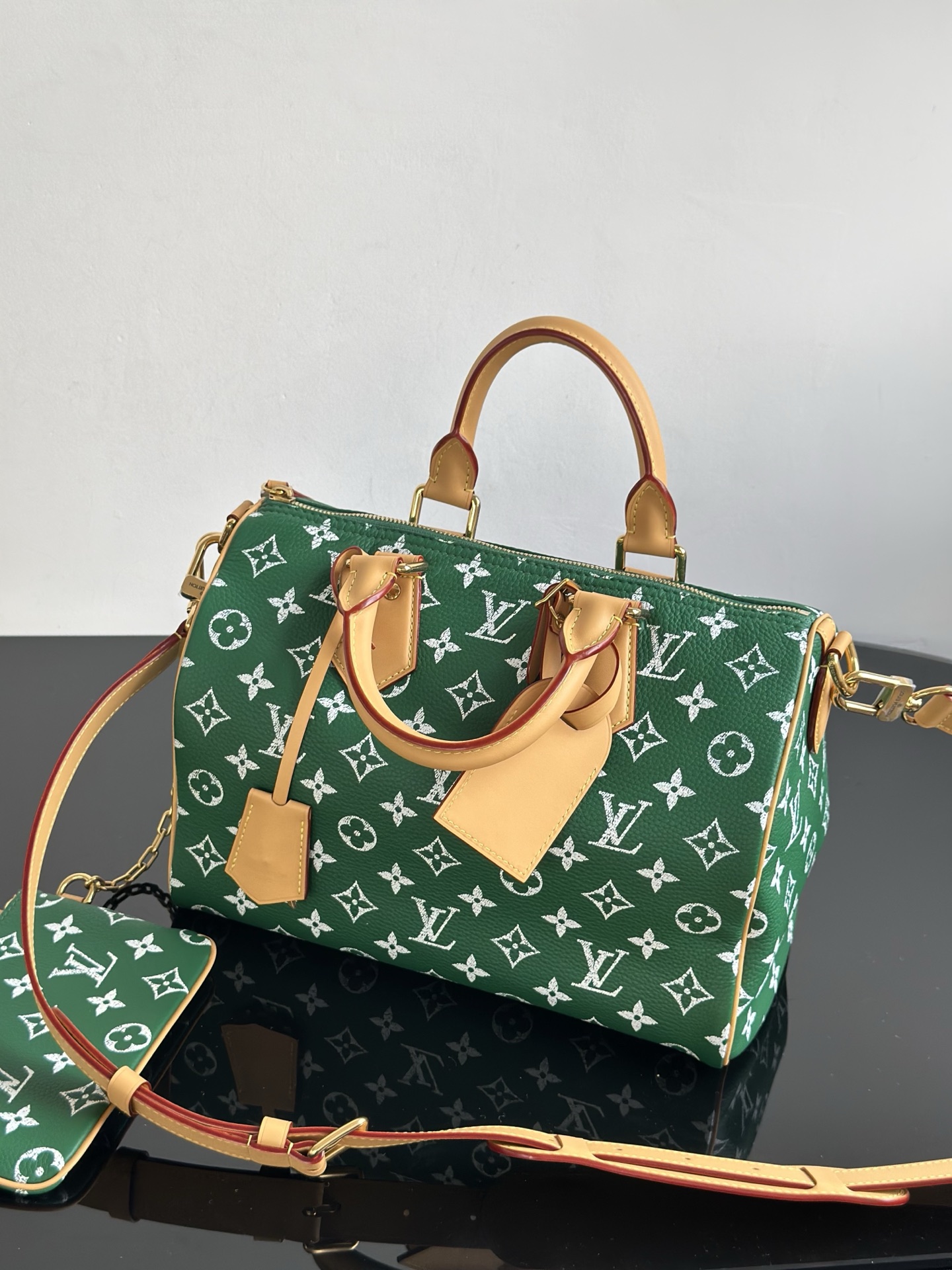 Louis Vuitton Speedy Bandoulière 30 Green Monogram Leather Handbag 5 i1756277053215 1481 0 3