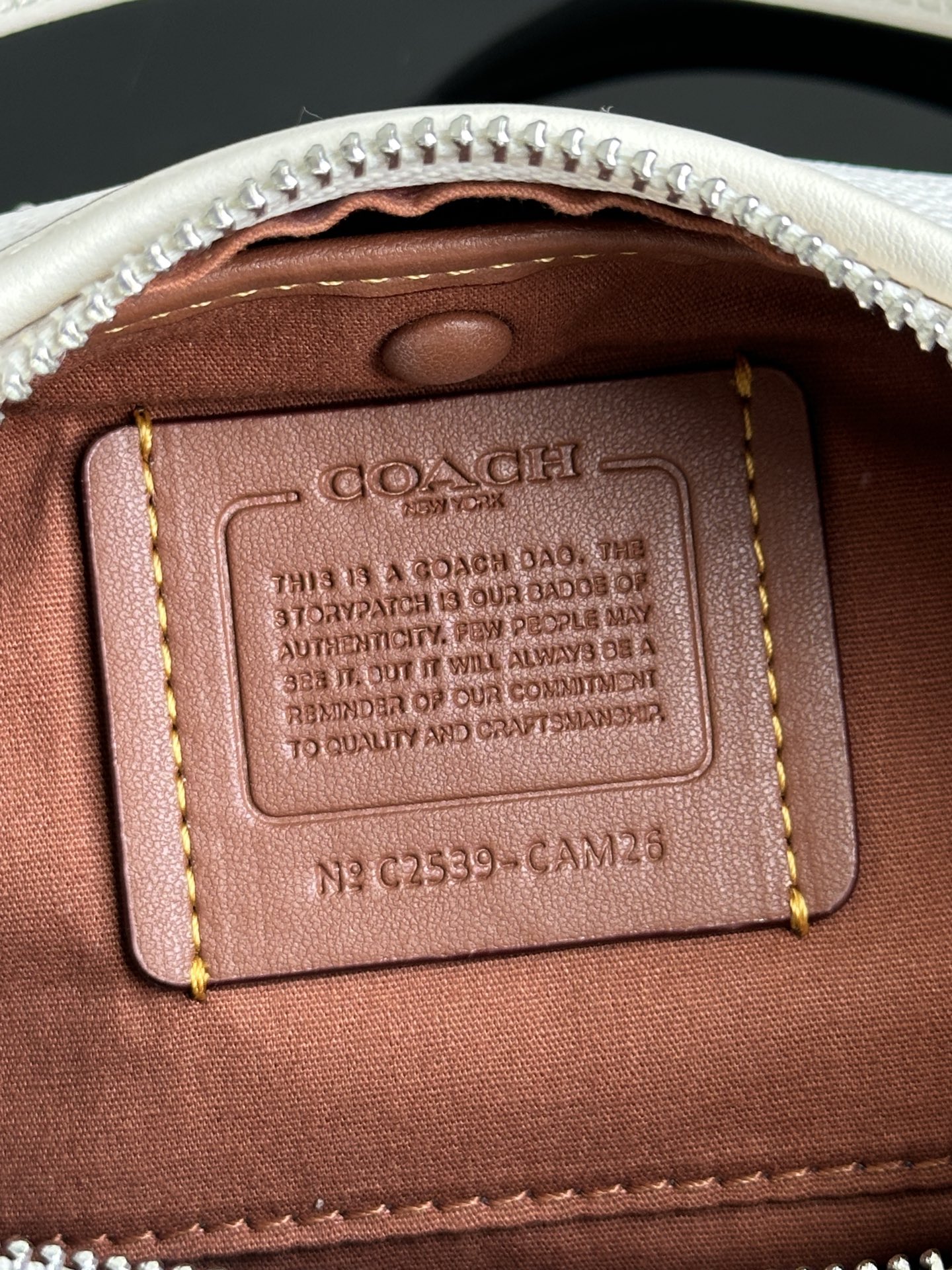 Coach ～冰川白纯原Coach蔻驰 CAM26 Juliet朱丽叶系列老花流浪包 三肩带设计