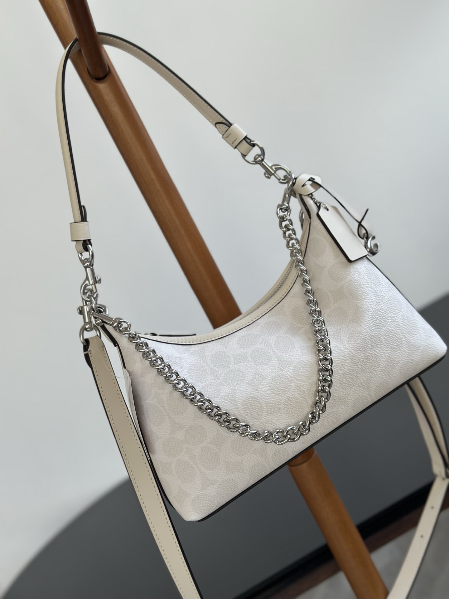 Coach ～冰川白纯原Coach蔻驰 CAM26 Juliet朱丽叶系列老花流浪包 三肩带设计