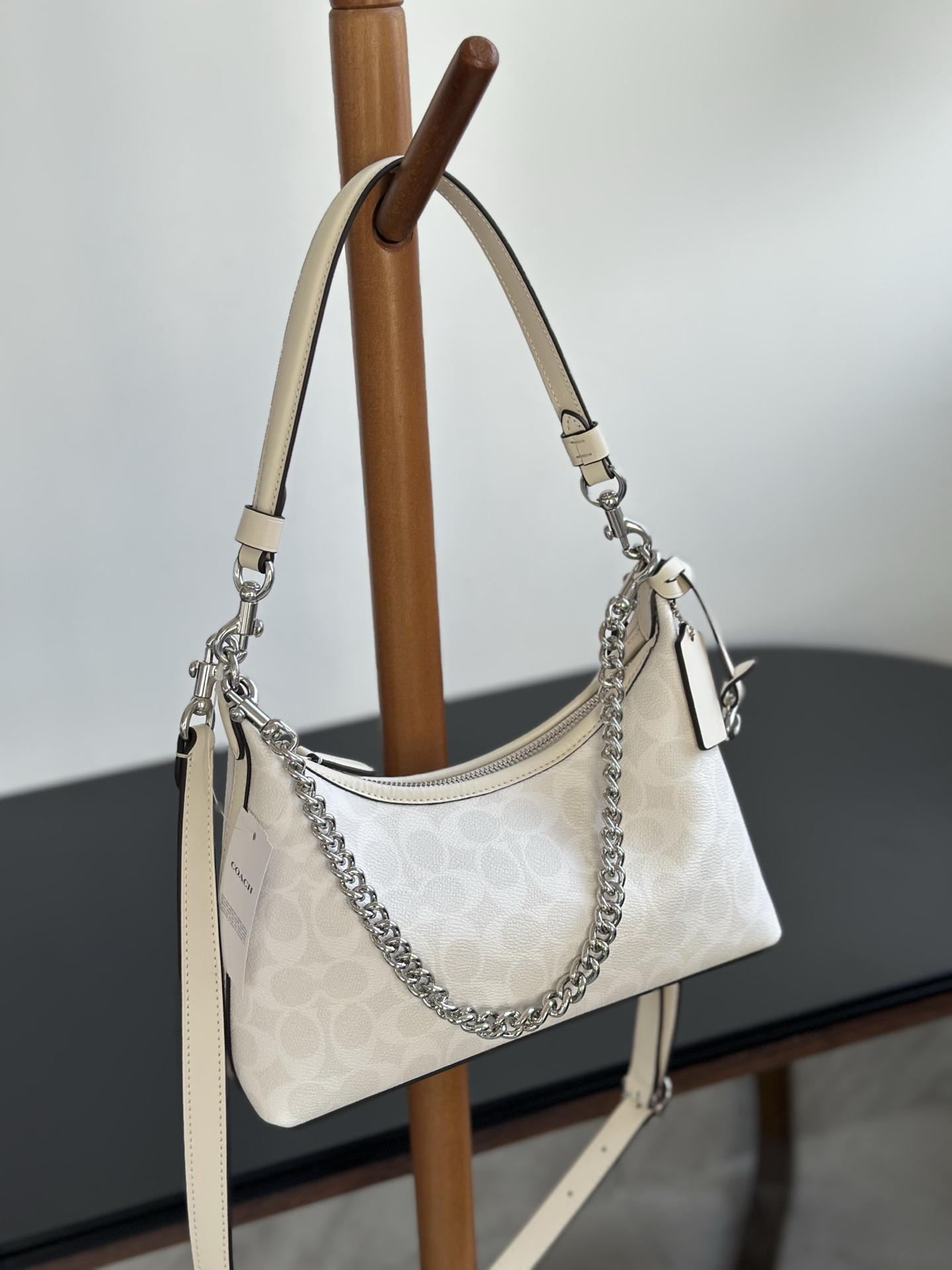 Coach ～冰川白纯原Coach蔻驰 CAM26 Juliet朱丽叶系列老花流浪包 三肩带设计