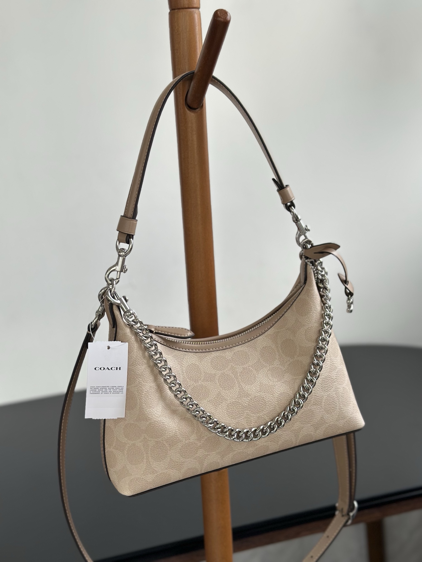 Coach ～冰川白纯原Coach蔻驰 CAM26 Juliet朱丽叶系列老花流浪包 三肩带设计