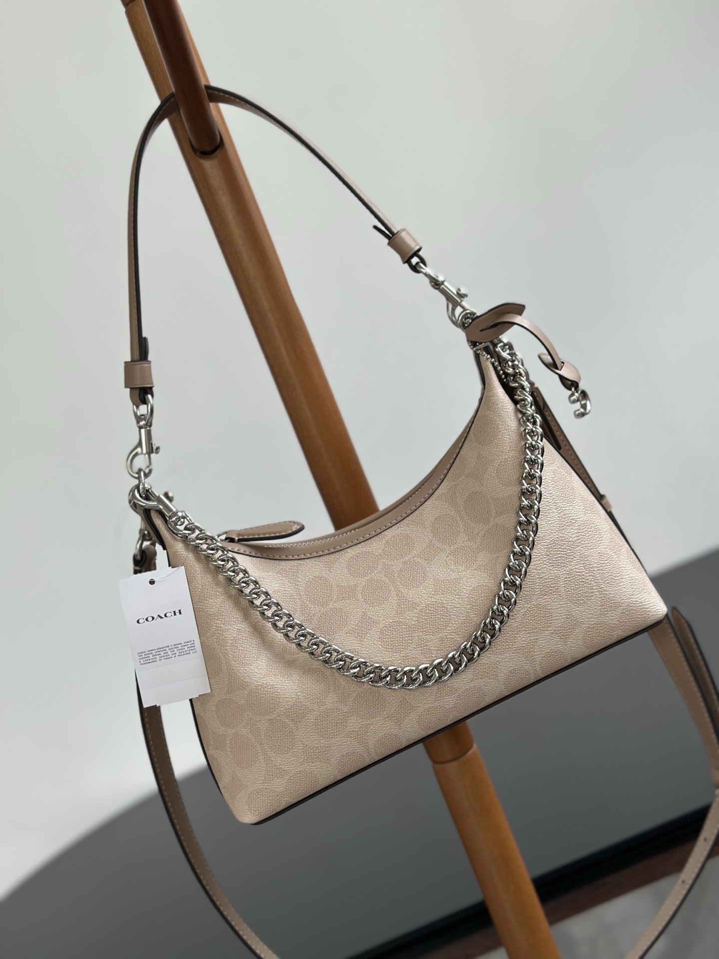Coach ～冰川白纯原Coach蔻驰 CAM26 Juliet朱丽叶系列老花流浪包 三肩带设计