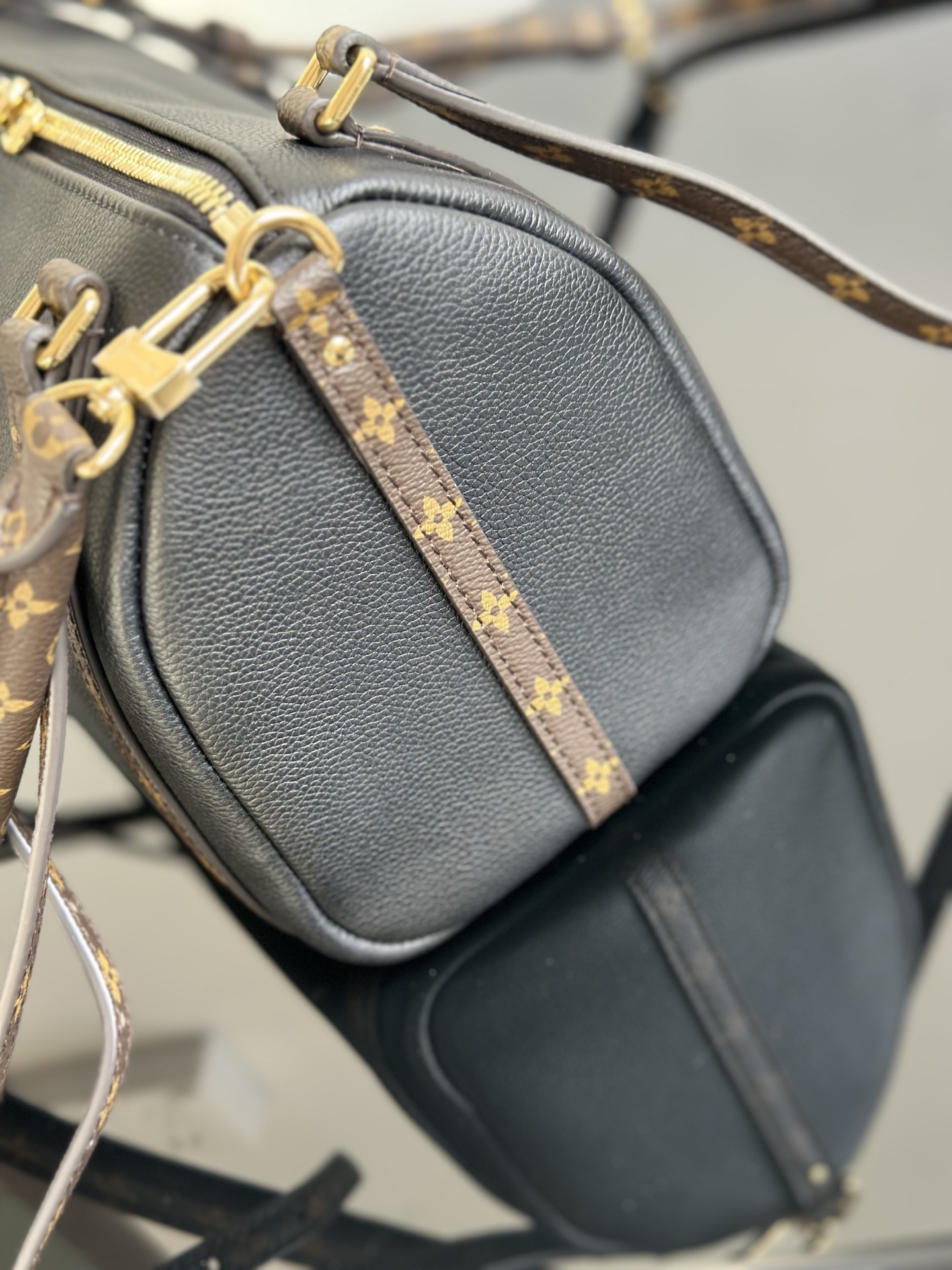 Louis Vuitton Express Small Handbag M26039 Black Premium Leather 7 i1756537516383 1459 0 7