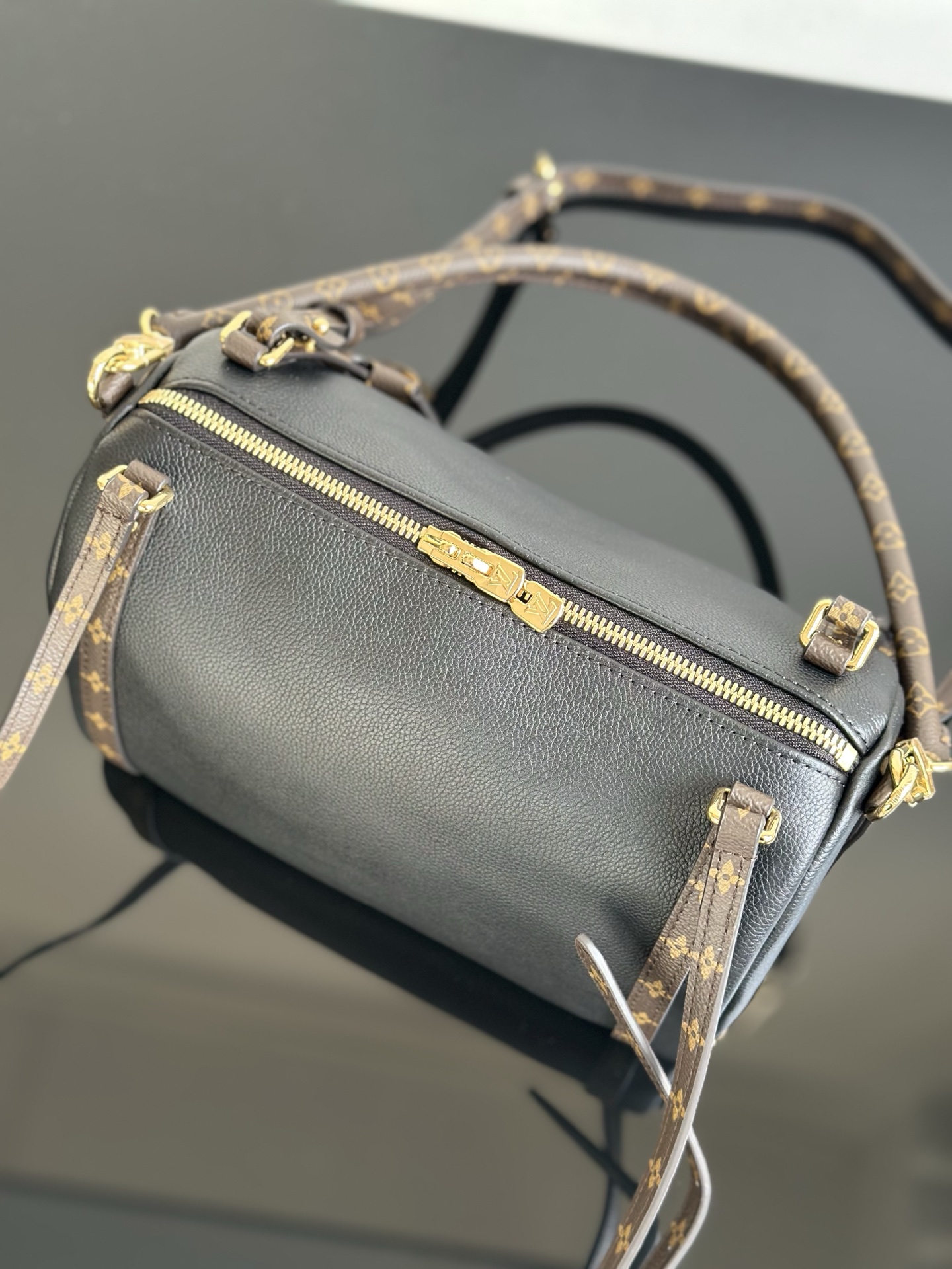 Louis Vuitton Express Small Handbag M26039 Black Premium Leather 5 i1756537518122 2671 0 4