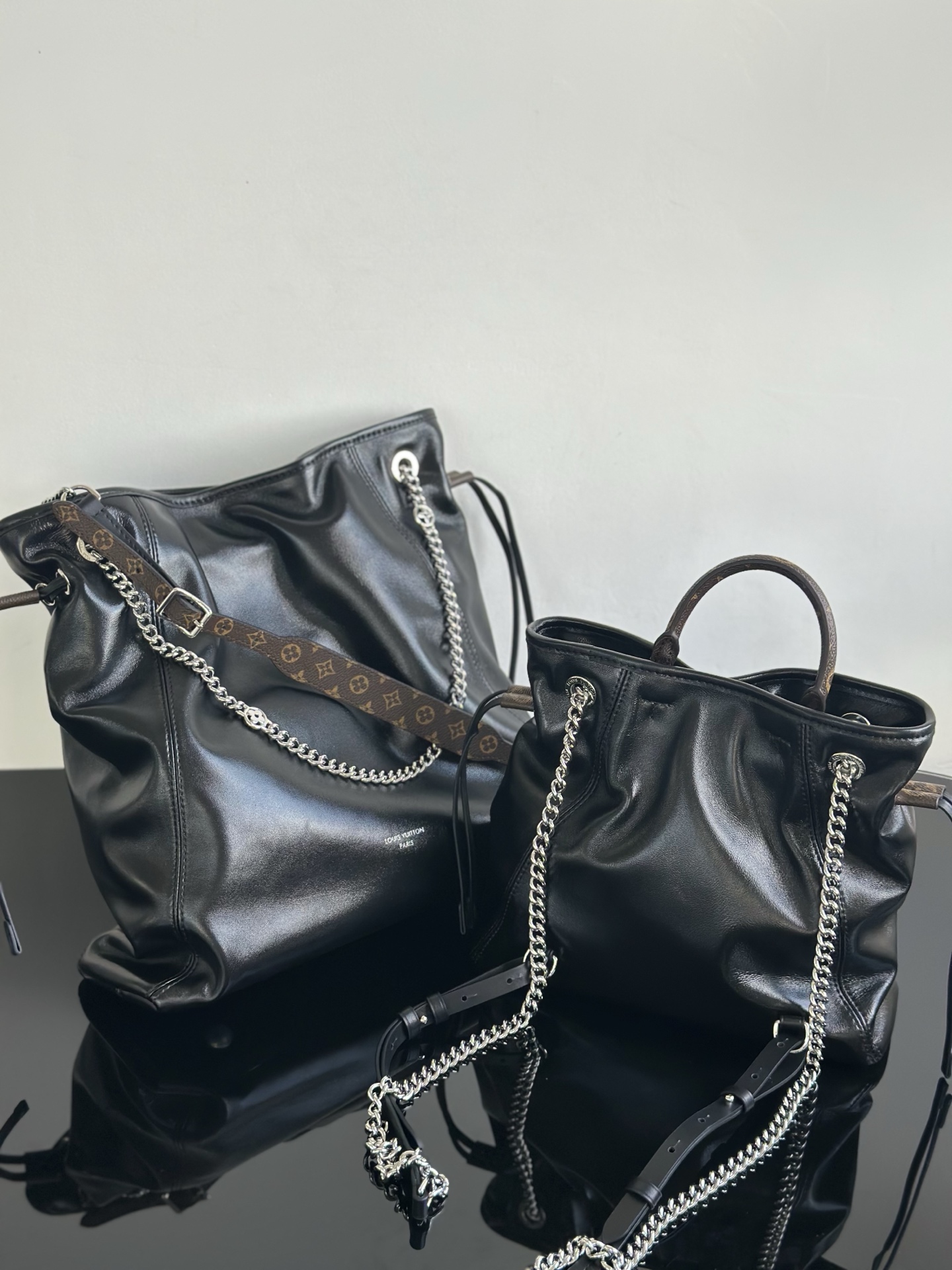 Louis Vuitton Off Duty Vibe Black Leather Shoulder Bag with Chain Detail 3 i1756879160143 9448 0 2