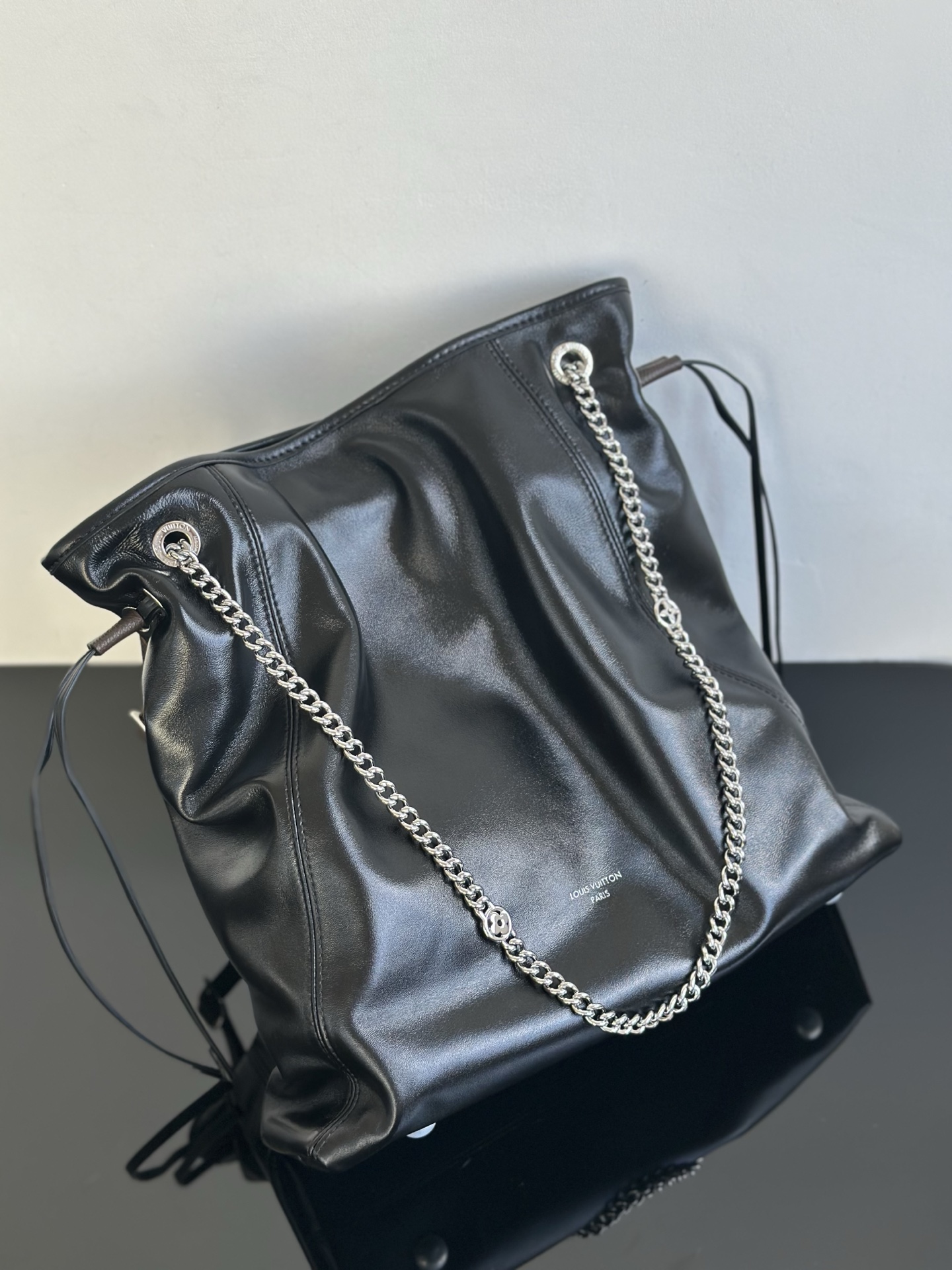 Louis Vuitton Off Duty Medium Bag M25545 Black Leather with Chain 7 i1756879182332 5748 0 7