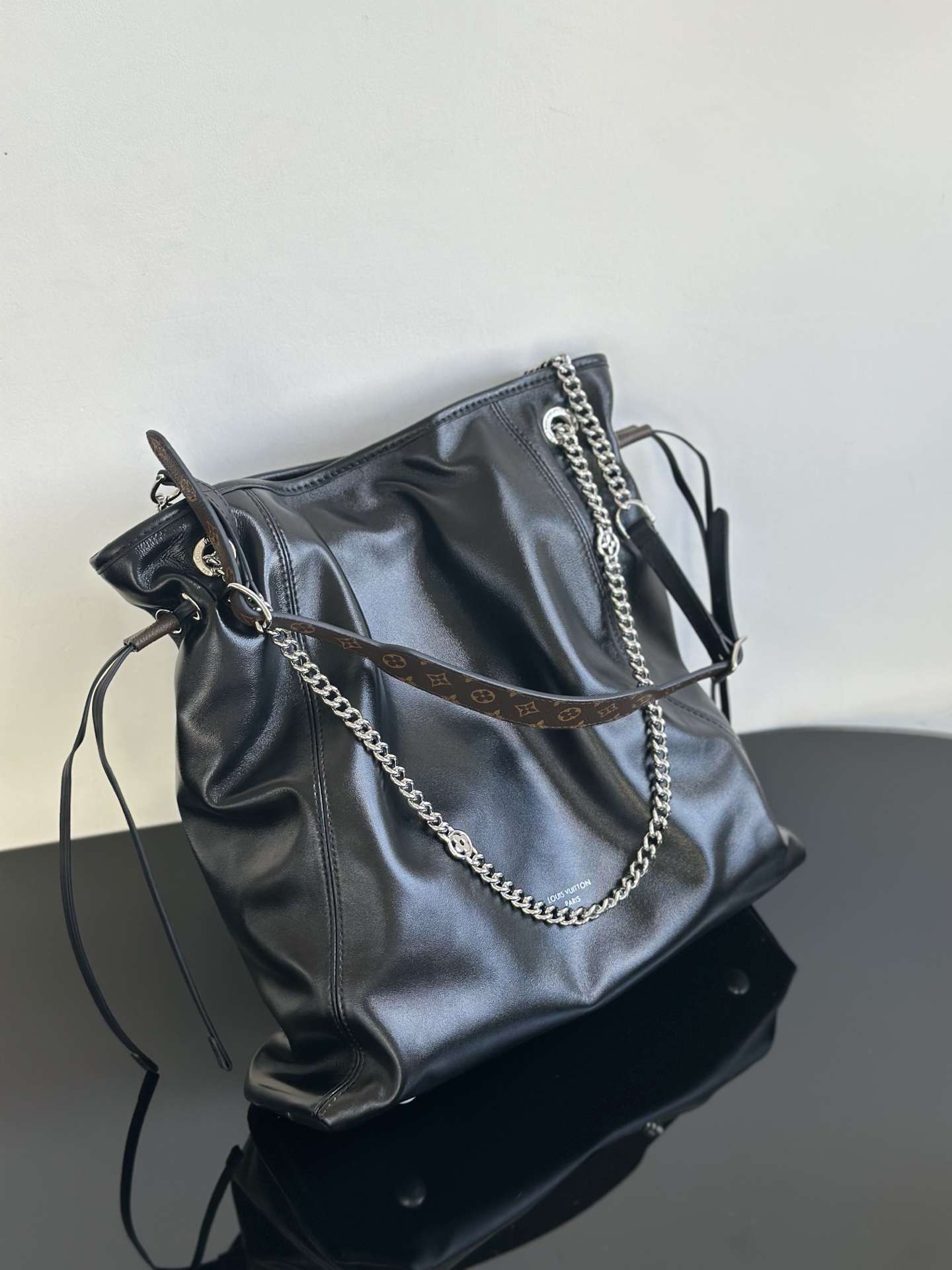 Louis Vuitton Off Duty Medium Bag M25545 Black Leather with Chain 3 i1756879182418 5854 0 3