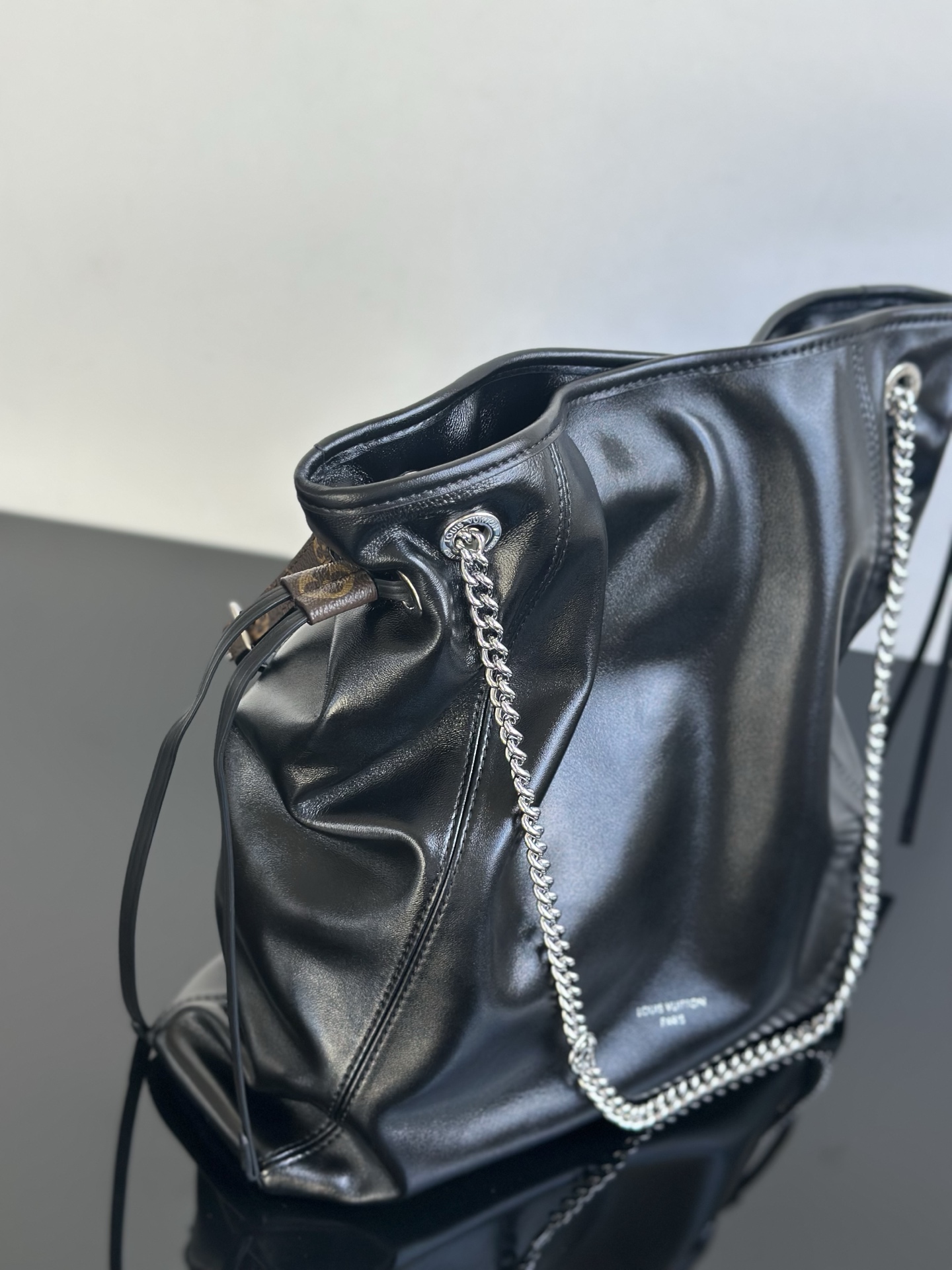Louis Vuitton Off Duty Medium Bag M25545 Black Leather with Chain 6 i1756879182455 4849 0 6