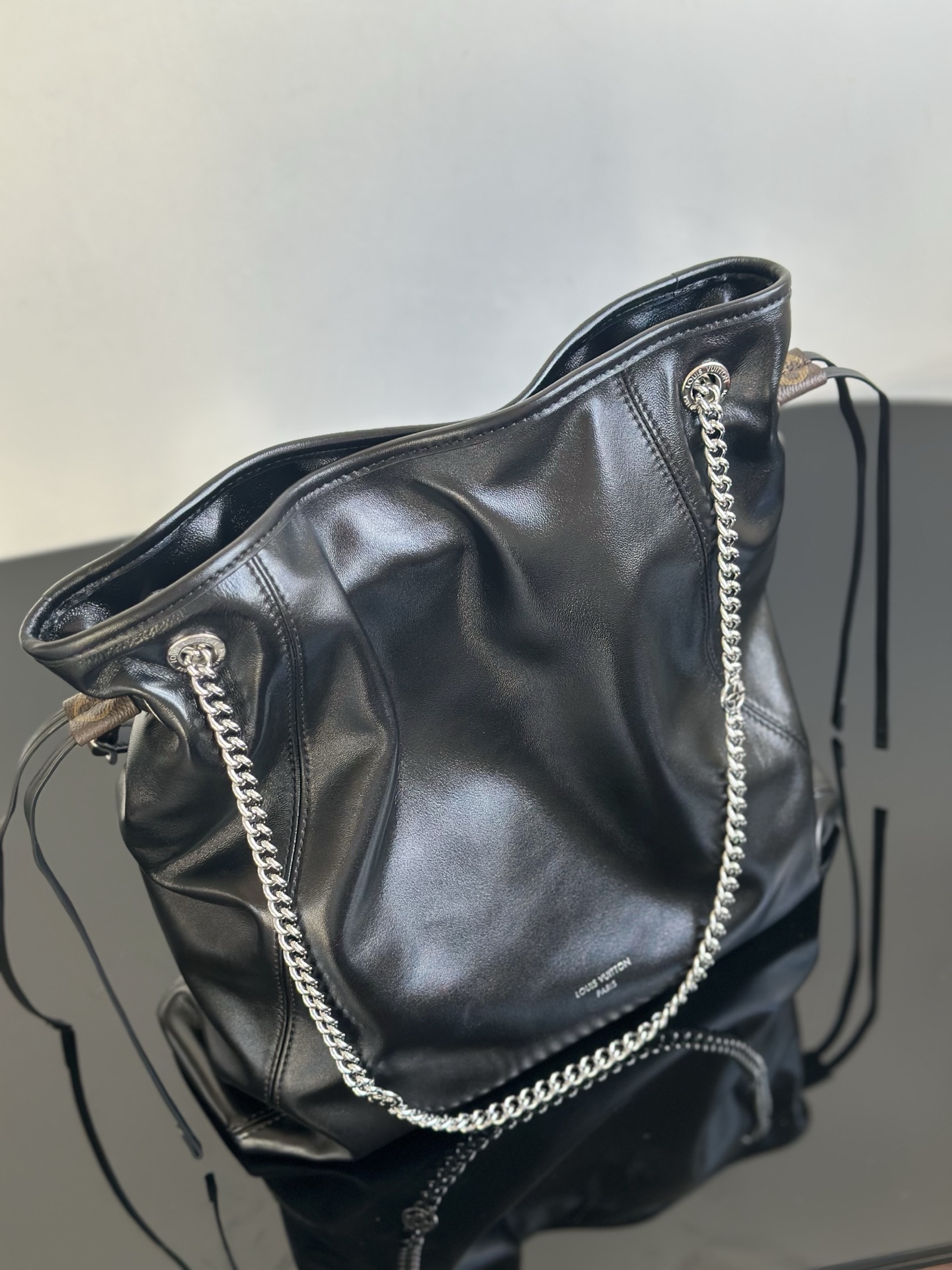 Louis Vuitton Off Duty Medium Bag M25545 Black Leather with Chain 5 i1756879184754 6500 0 5