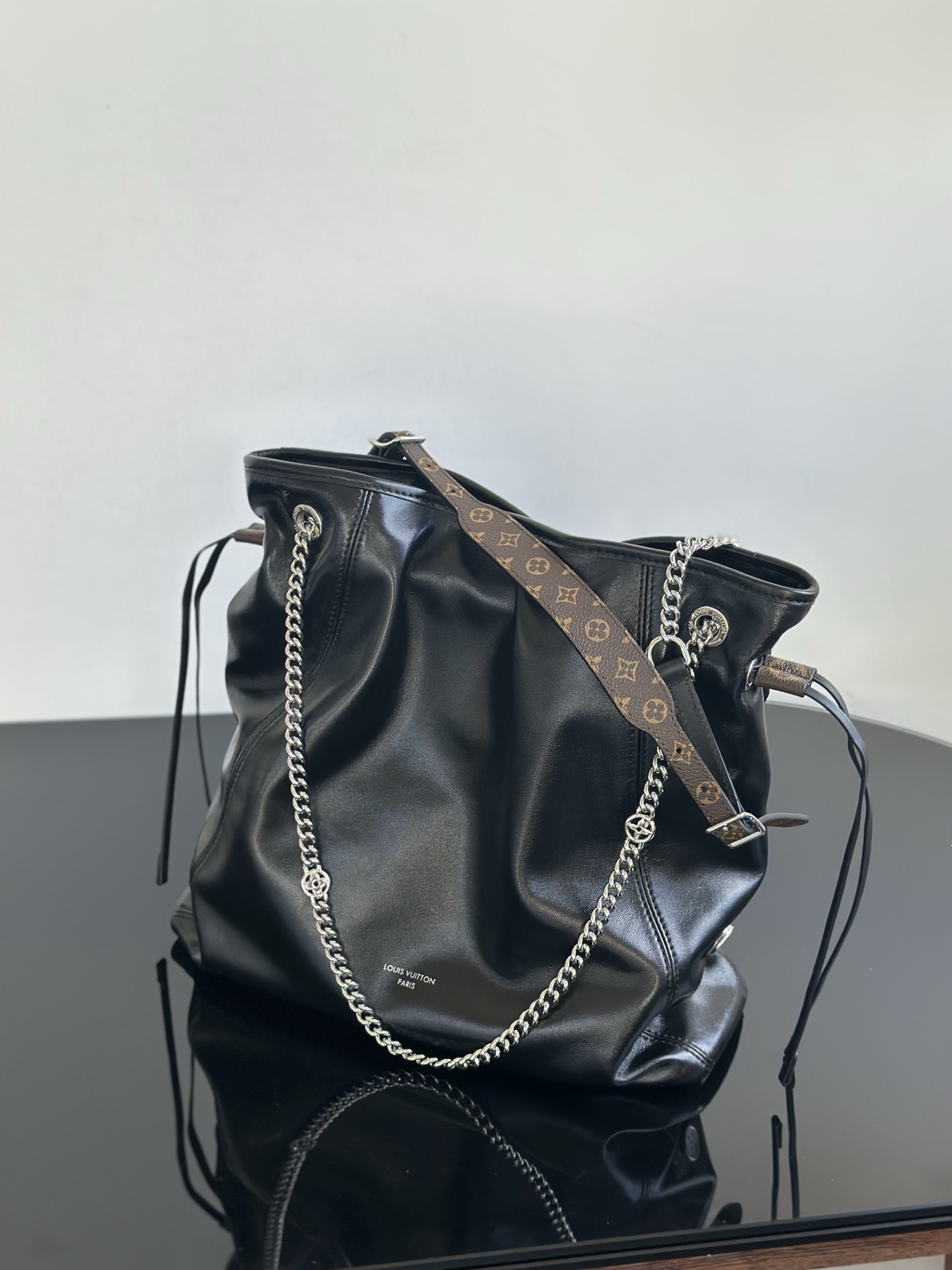 Louis Vuitton Off Duty Medium Bag M25545 Black Leather with Chain 4 i1756879184793 560 0 4