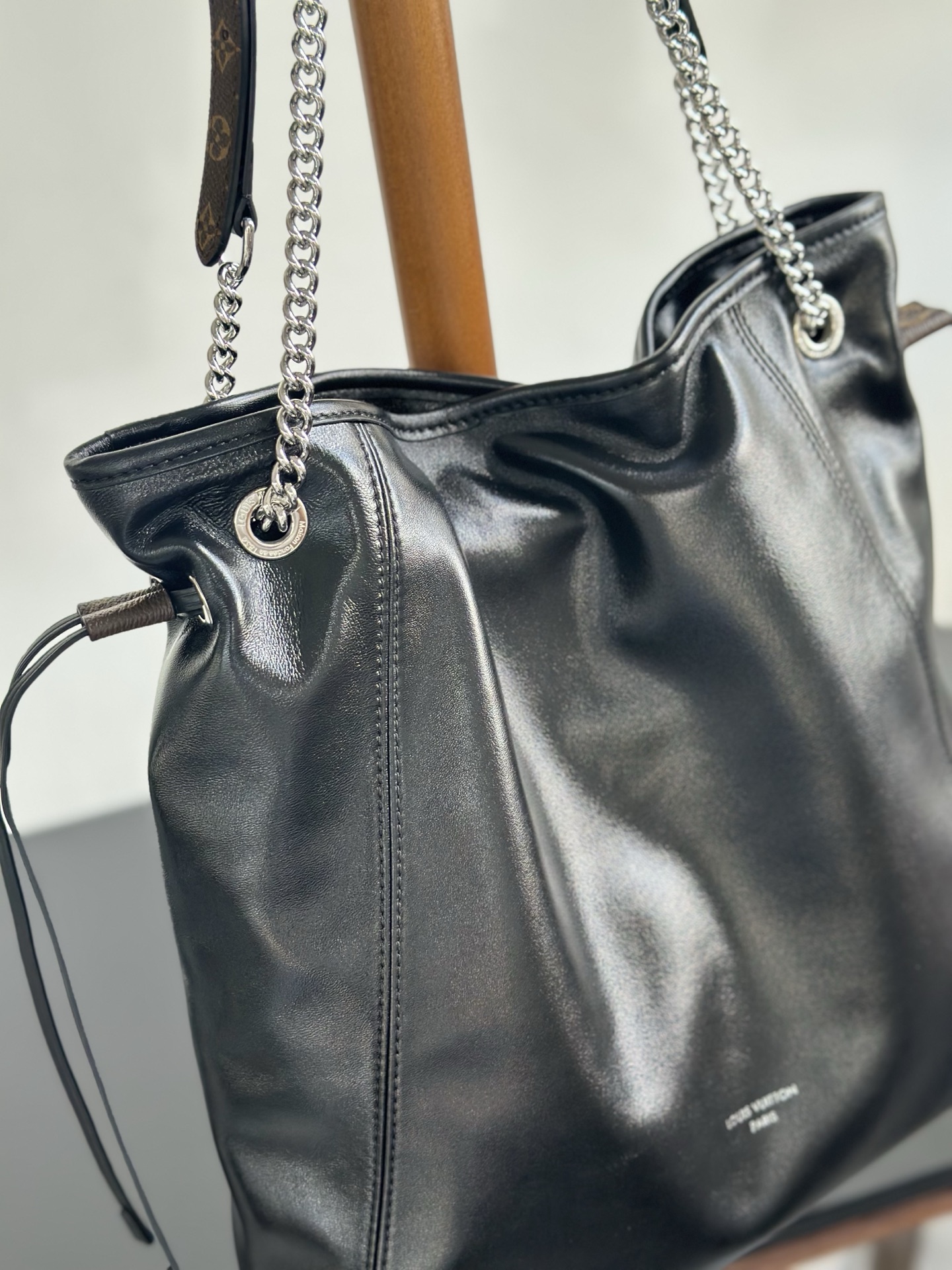 Louis Vuitton Off Duty Medium Bag M25545 Black Leather with Chain 9 i1756879184815 5771 0 1
